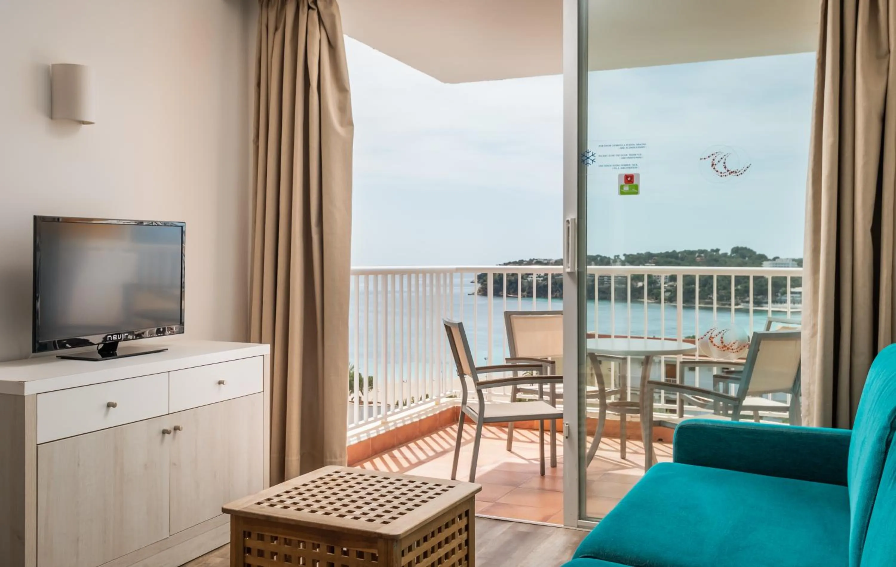 Premium One-Bedroom Apartment with Sea View in Apartamentos Vistasol