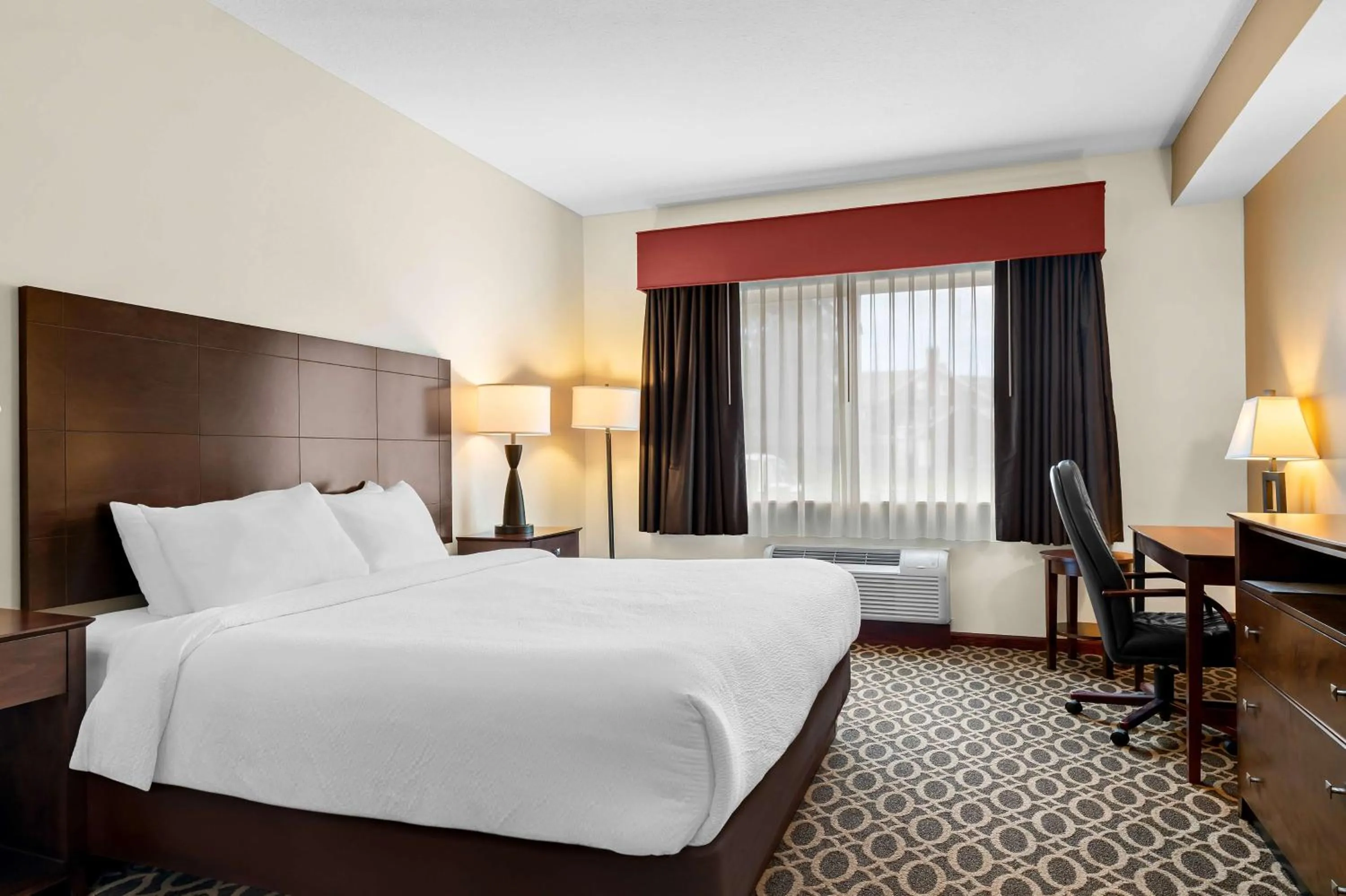 Executive King Room with Sofa - Non-Smoking in Best Western Paradise Inn