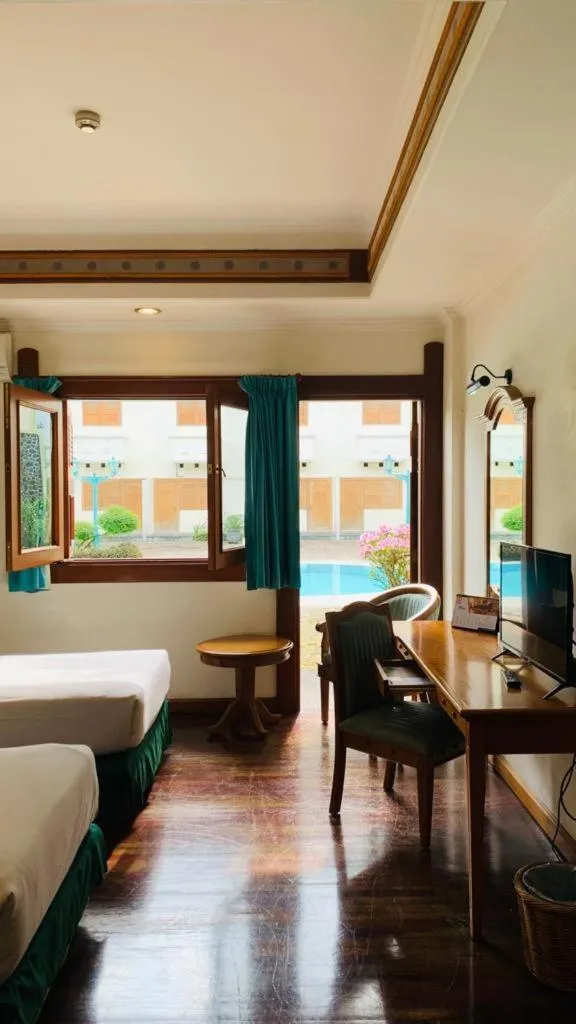 King Room with Pool View in Kresna Hotel