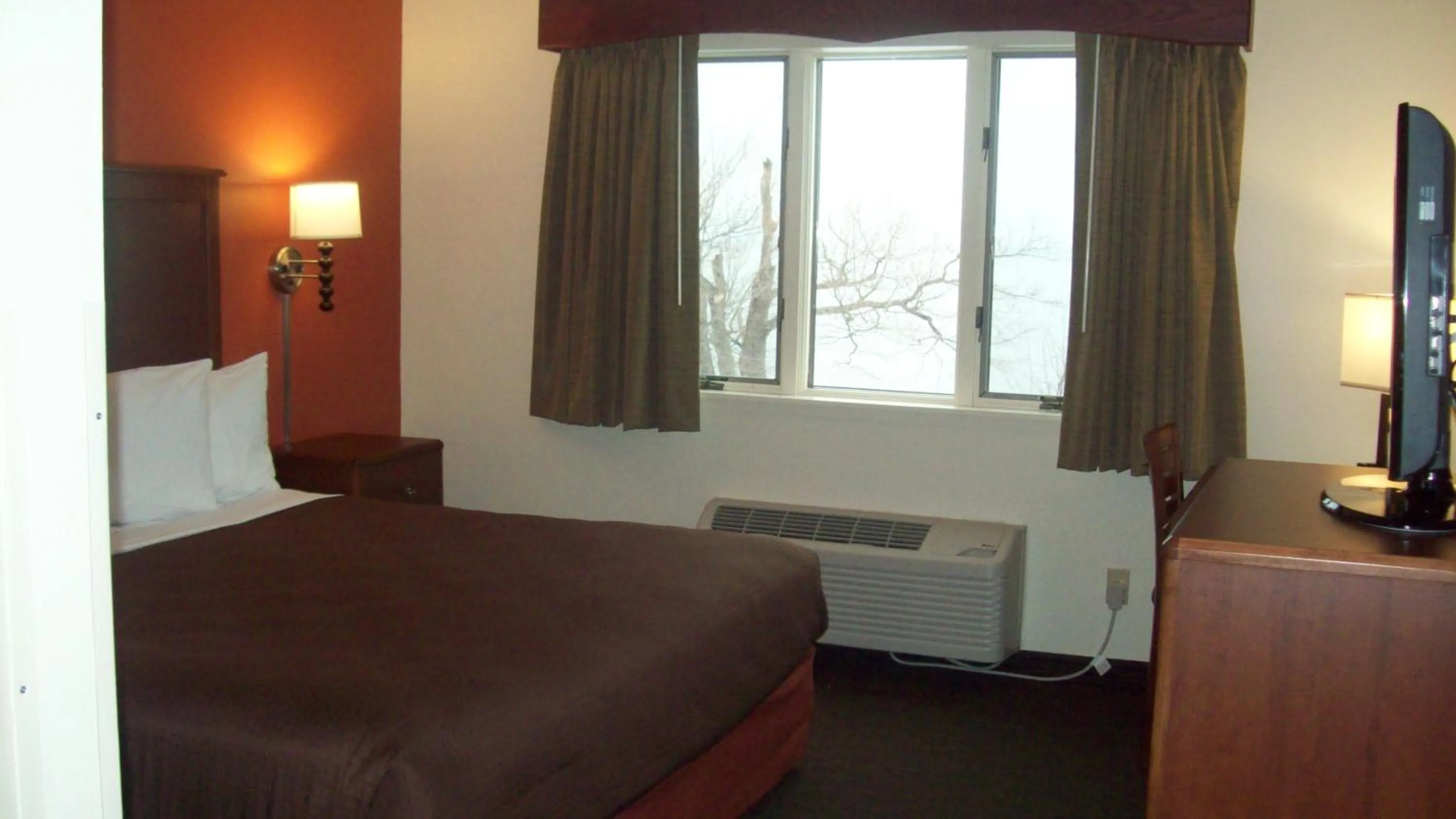 Deluxe King Room - Non-Smoking in AmericInn by Wyndham Silver City