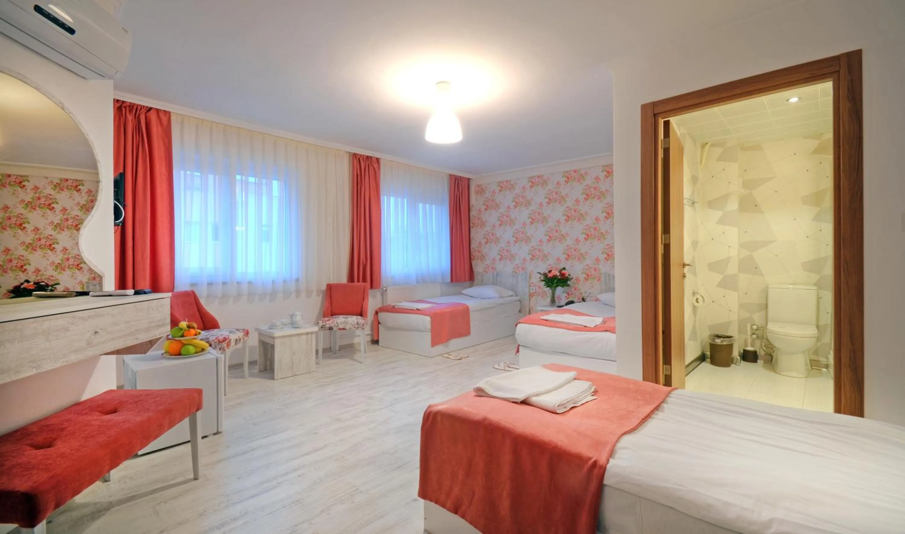 Standard Triple Room in Hotel Abro Sezenler
