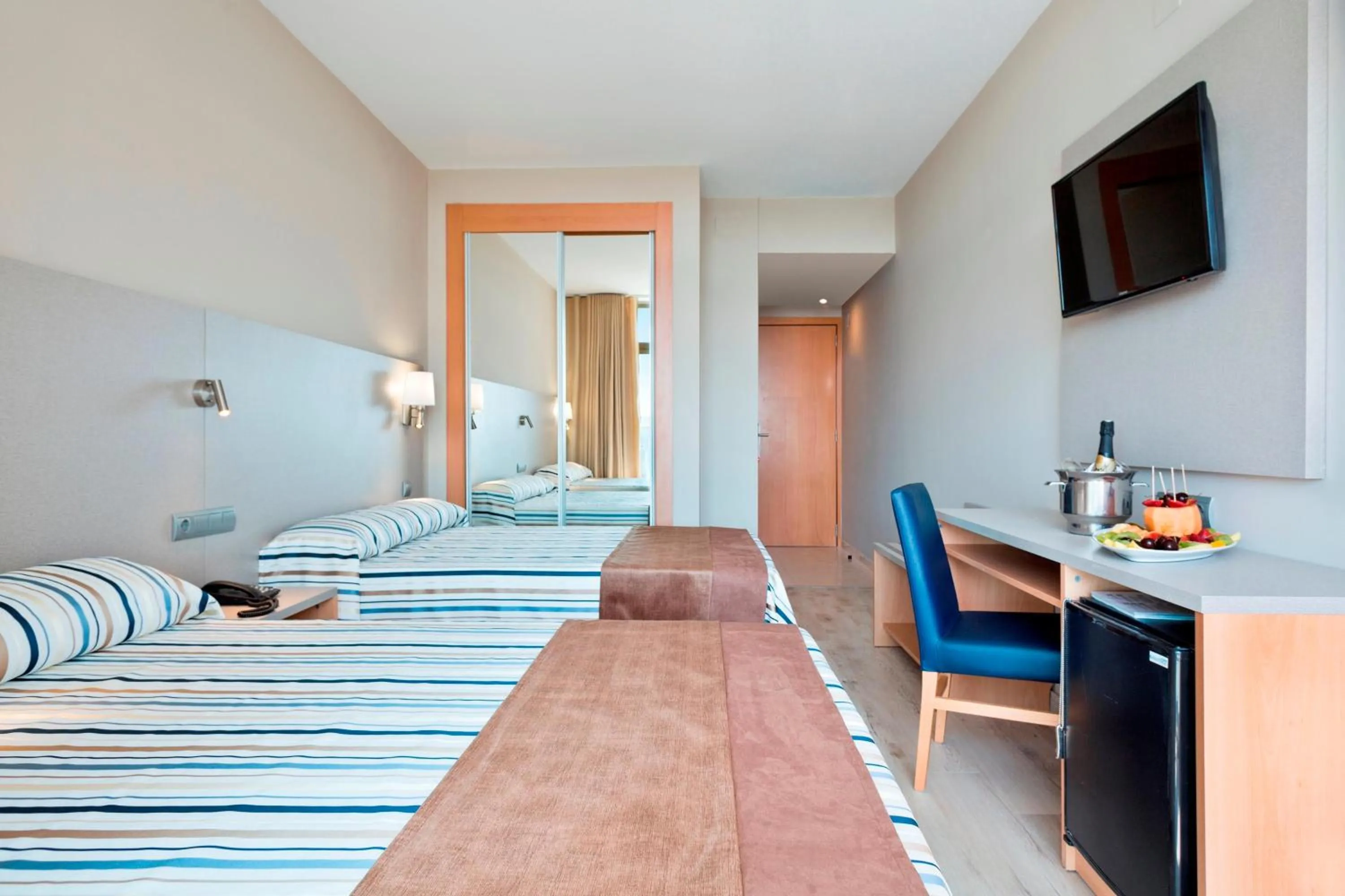 Double Room (2 Adults + 1 Child) in Hotel Best Cambrils