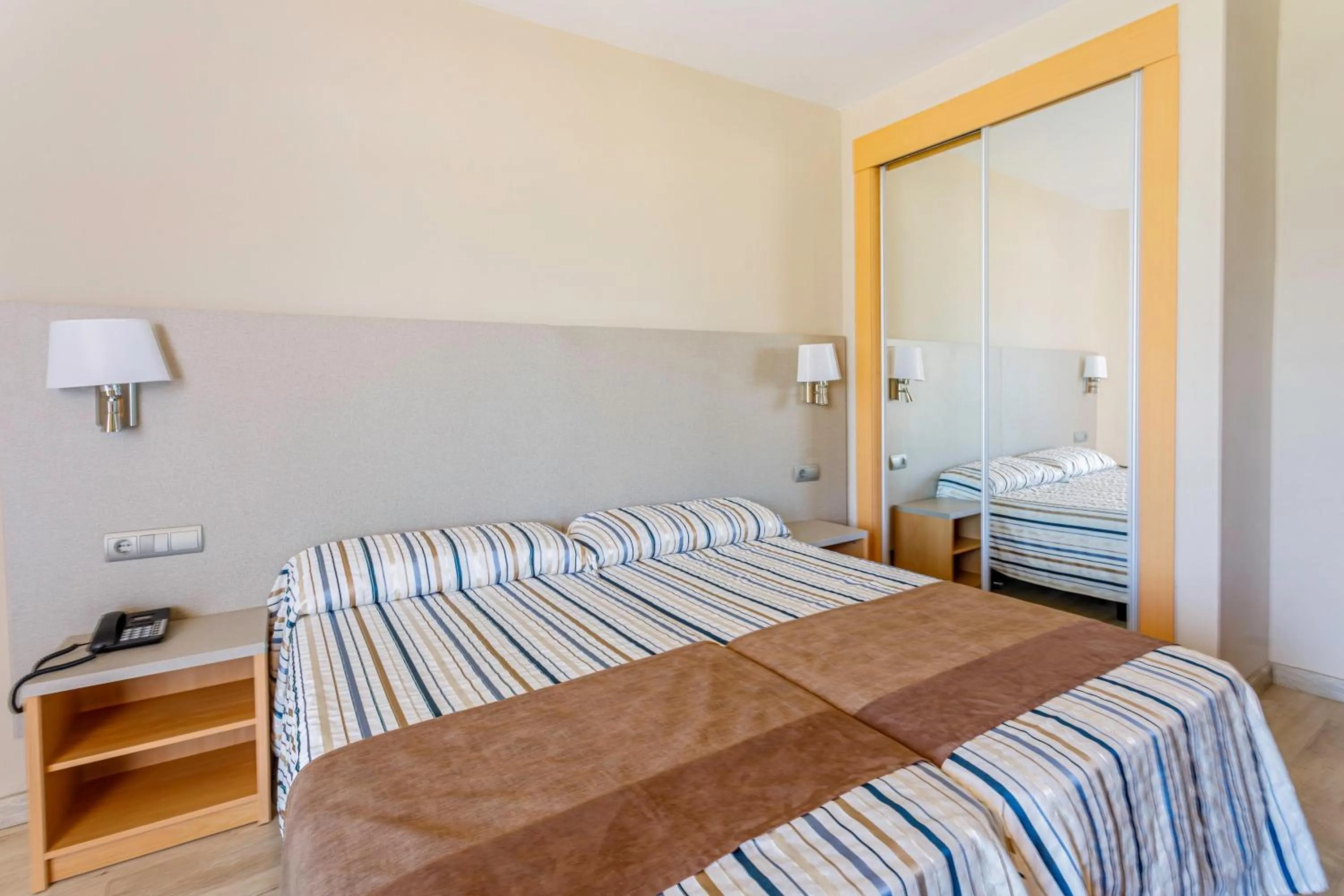 Twin Room - single occupancy in Hotel Best Cambrils