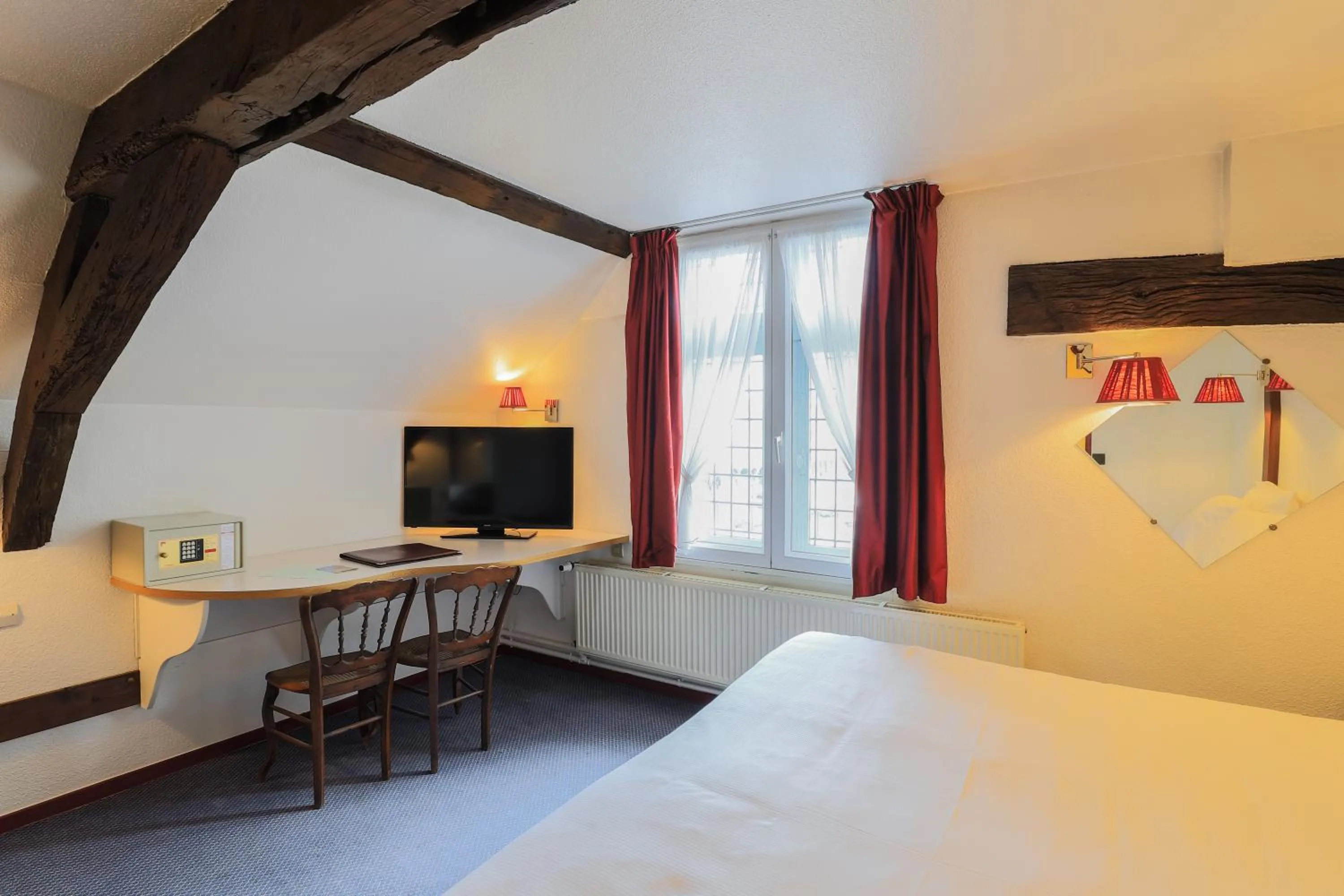 Classic Triple Room in Hôtel Les Trois Luppars