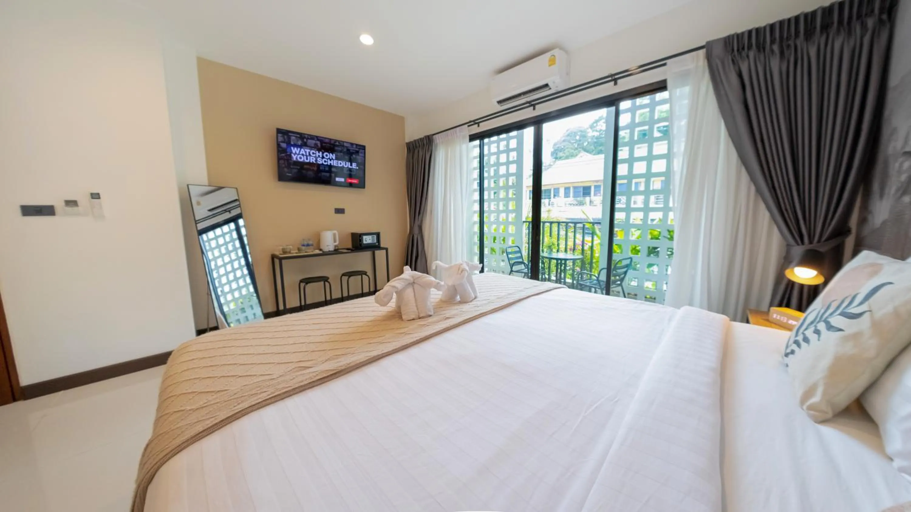 Deluxe Double Room with Balcony in Mitsu Guesthouse