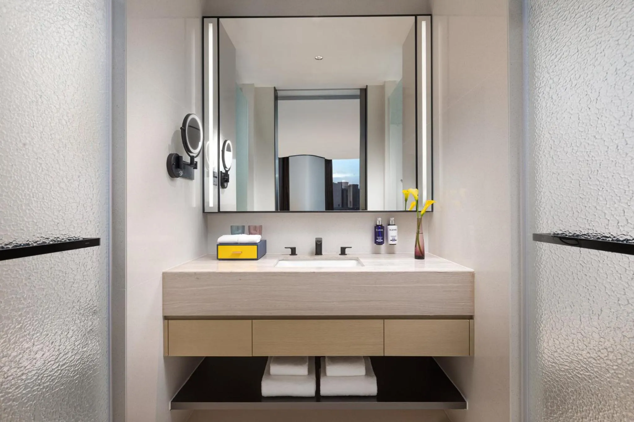 One-Bedroom King Suite in voco Suites Shanghai Hongqiao CBD by IHG