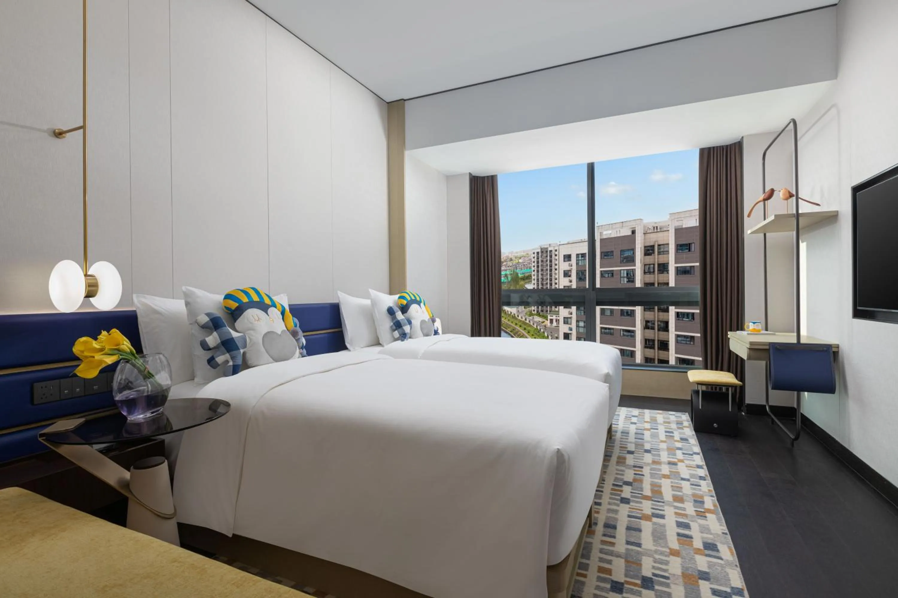 Standard Room in voco Suites Shanghai Hongqiao CBD by IHG