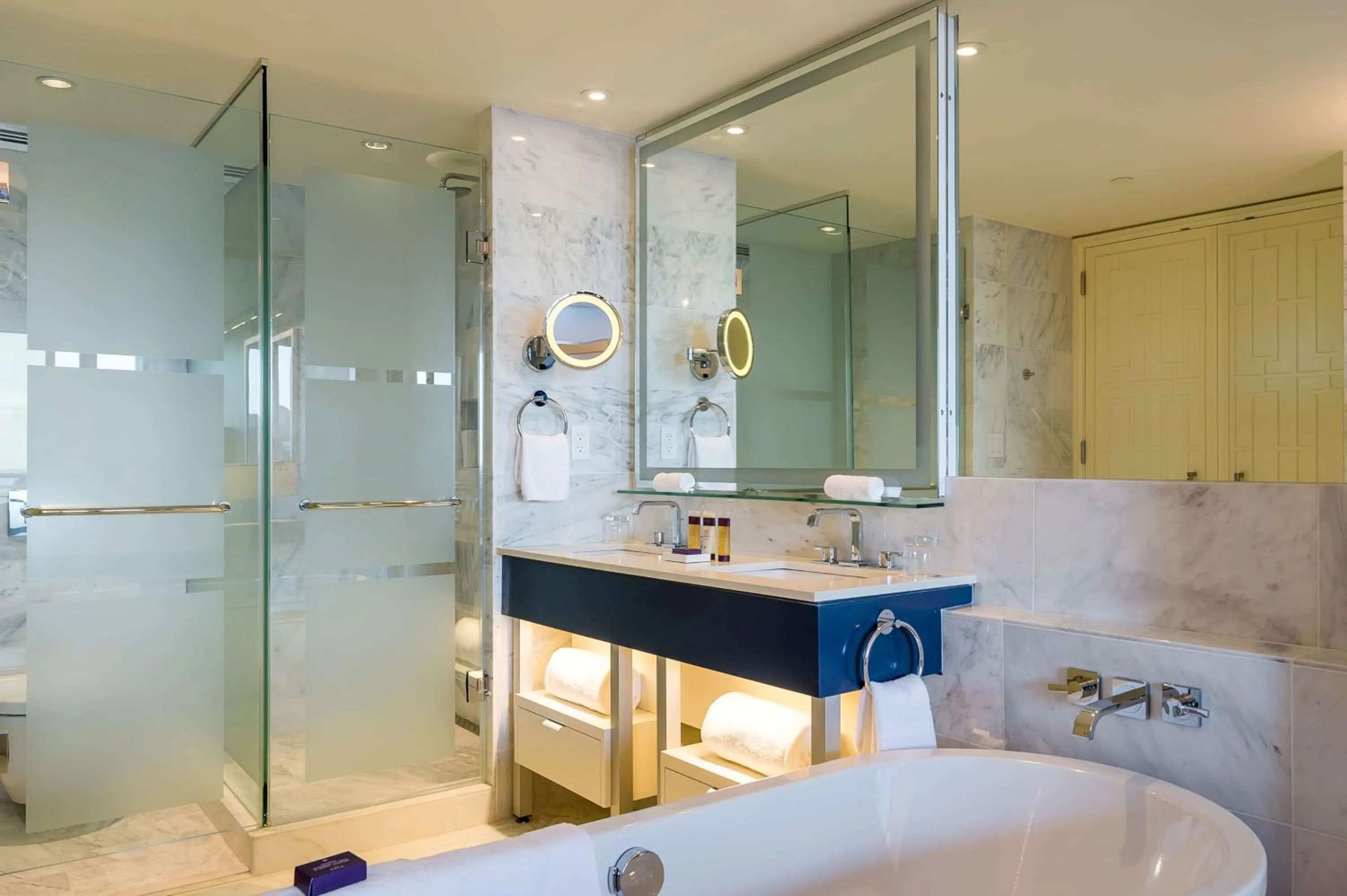 Queen Room with Two Queen Beds and Fountain View in Grand Hyatt Baha Mar