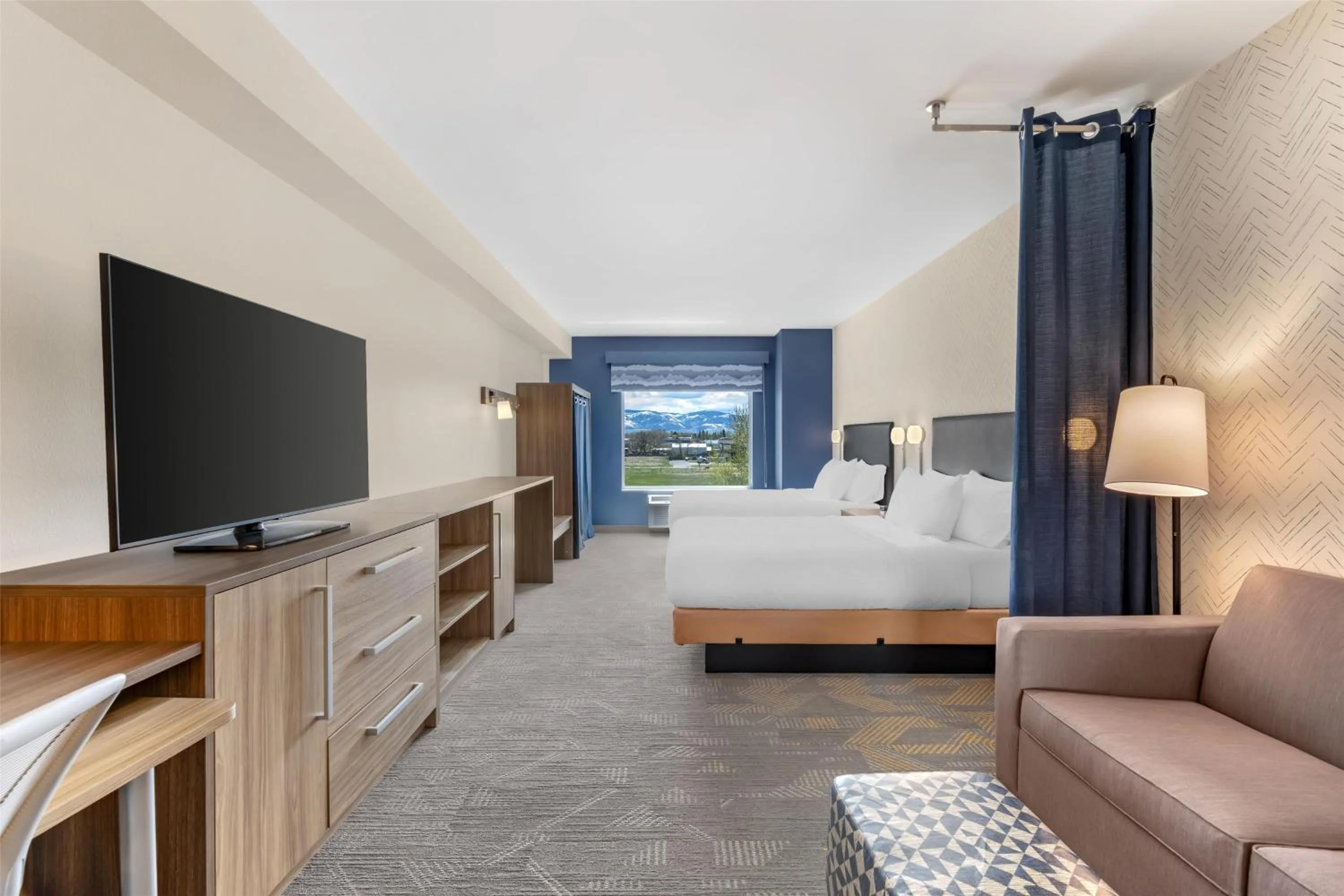 Queen Studio Suite with Mountain View in Home2 Suites By Hilton Bozeman Four Corners