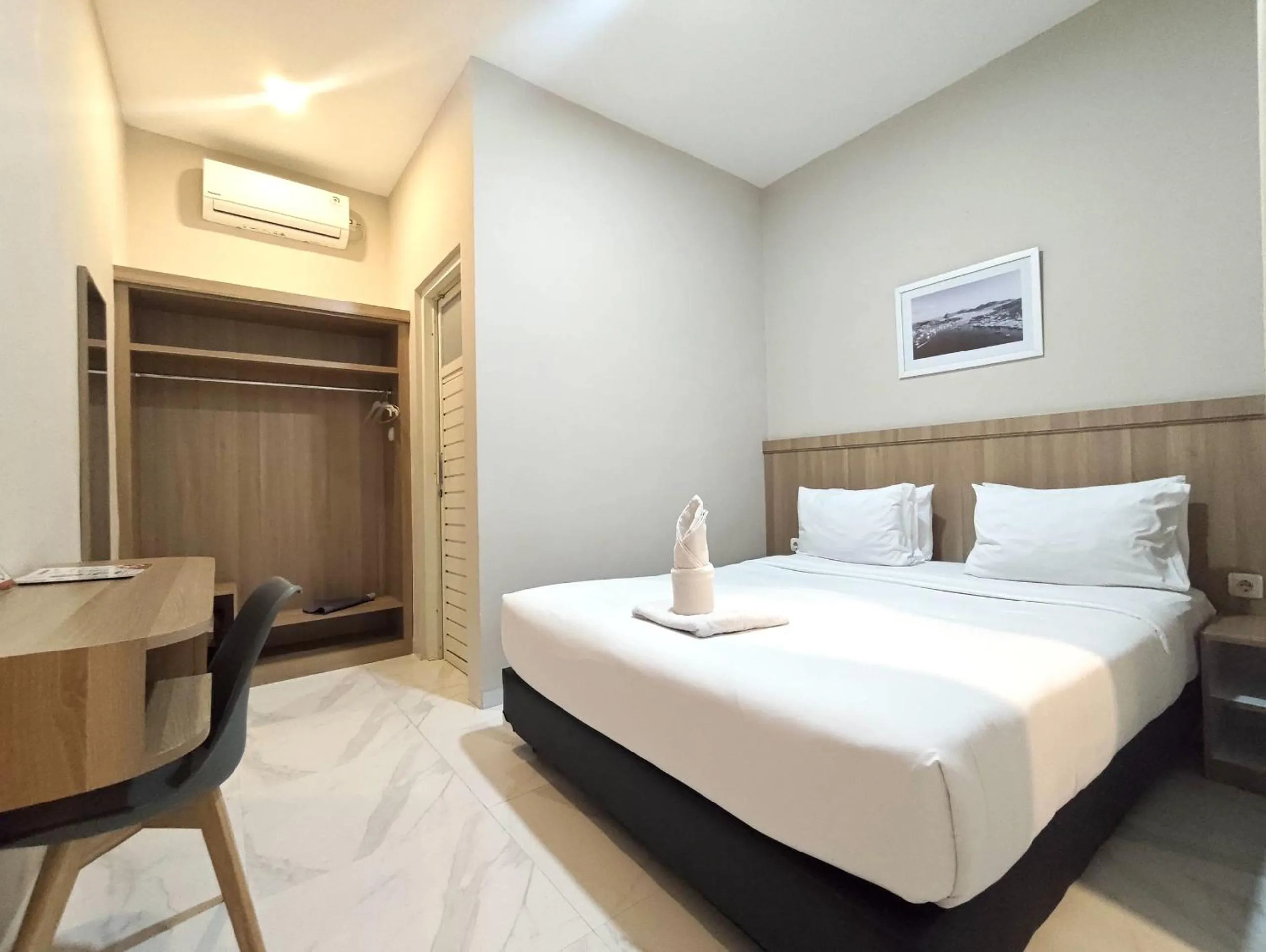 Superior Double Room in El Nipa Hotel Labuan Bajo