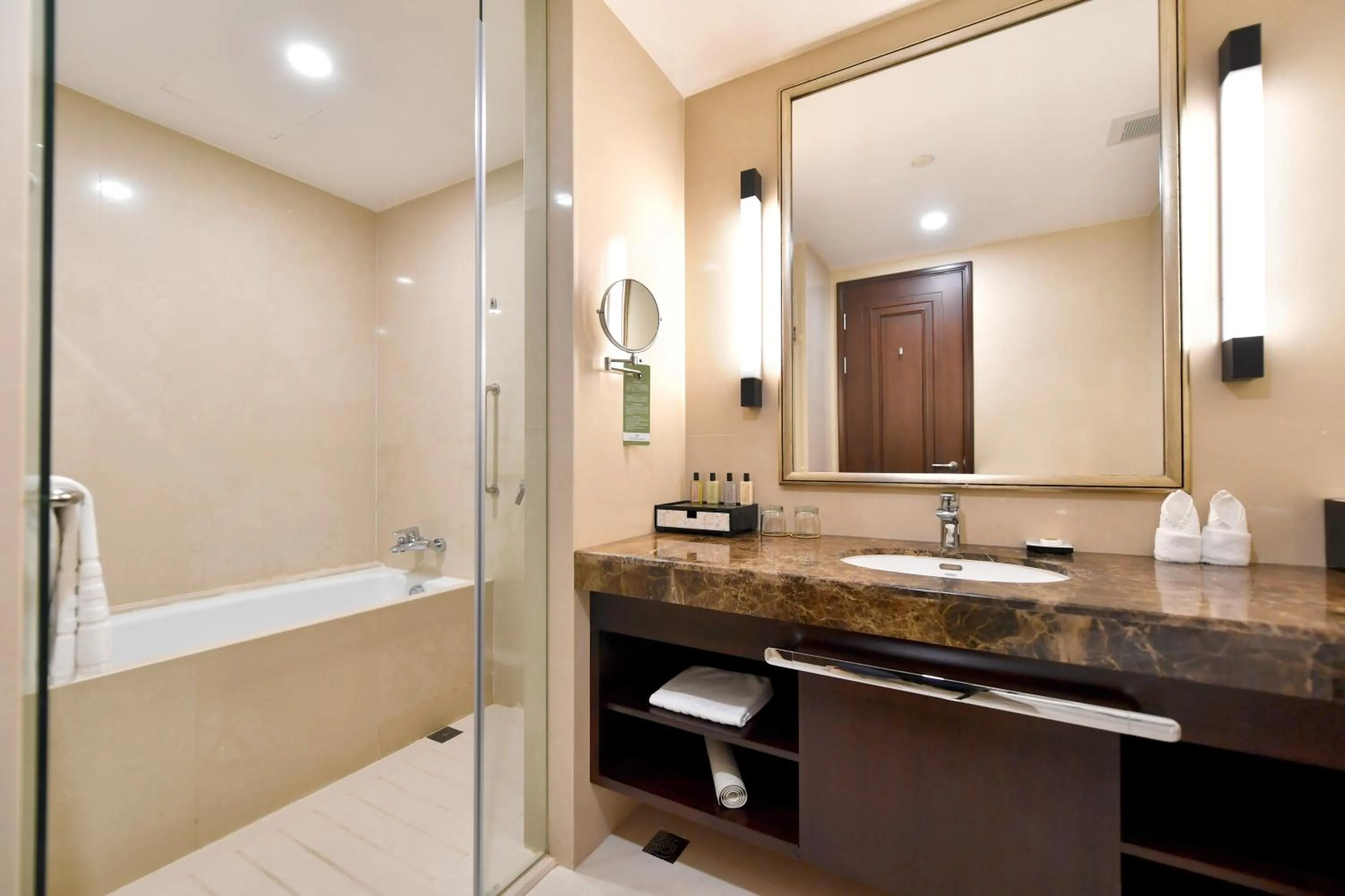 Deluxe Family Room in Evergreen Laurel Hotel, Shanghai