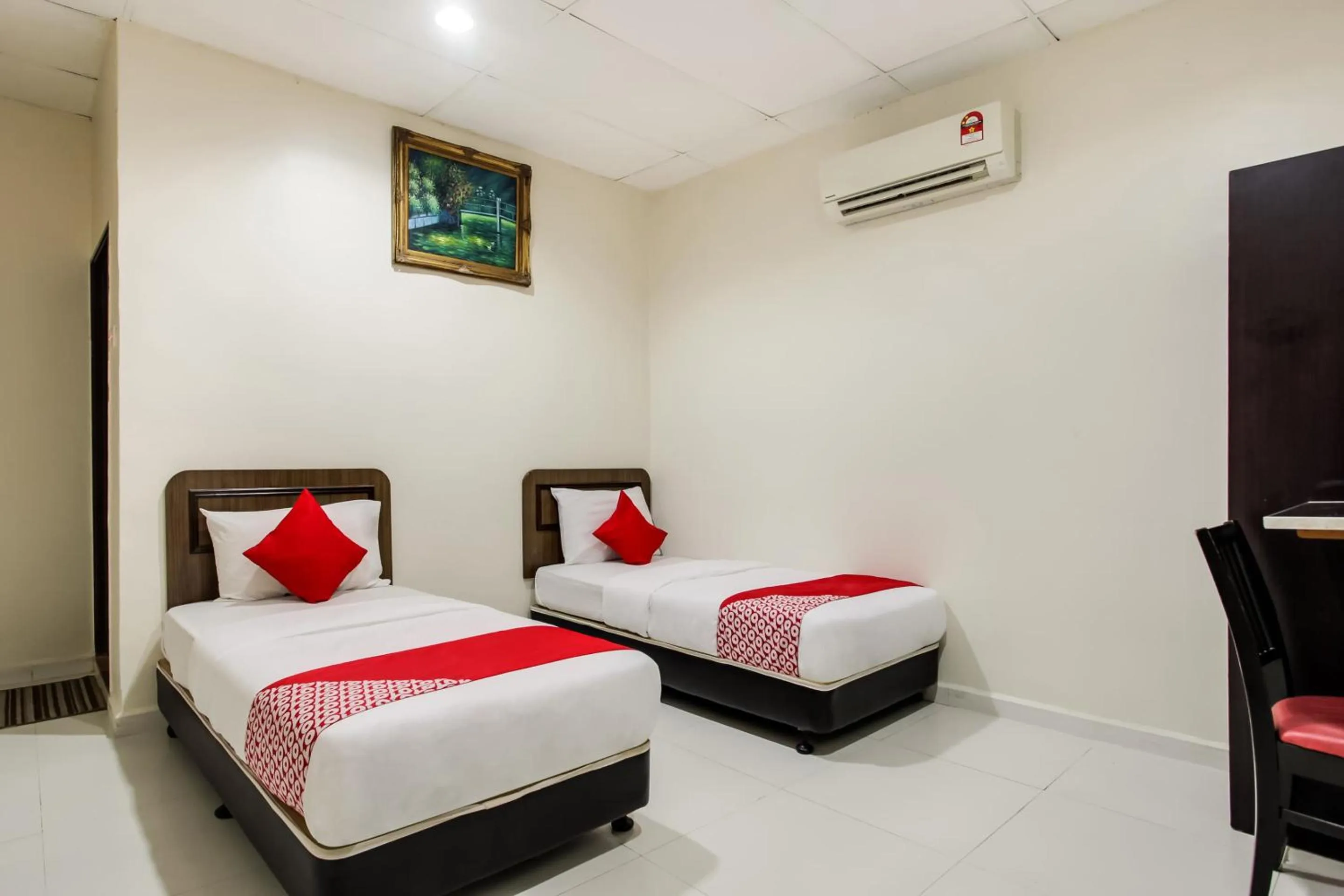 Standard Twin Room in Super OYO 89427 Kavanas Hotel Taiping