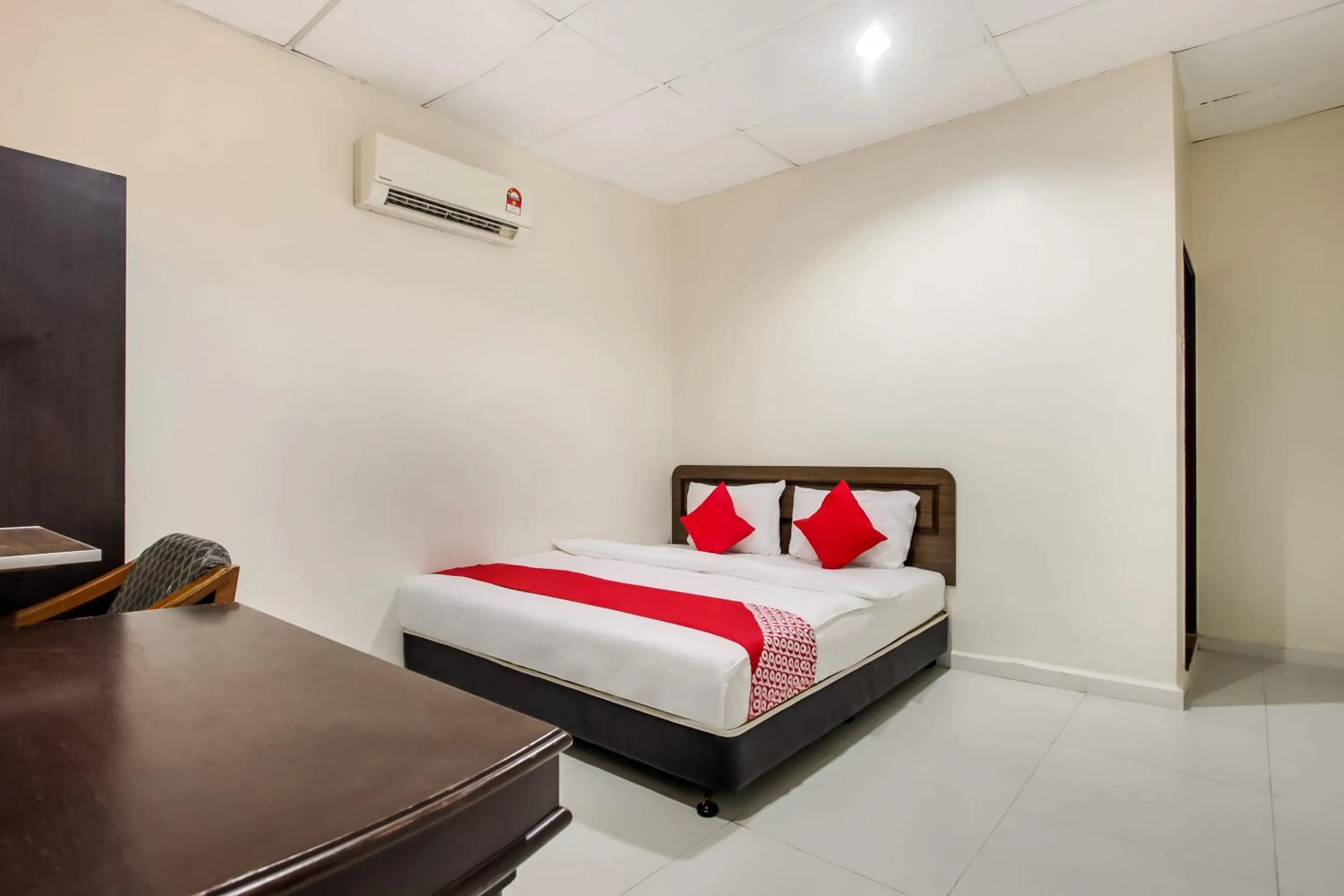 Standard King Room in Super OYO 89427 Kavanas Hotel Taiping