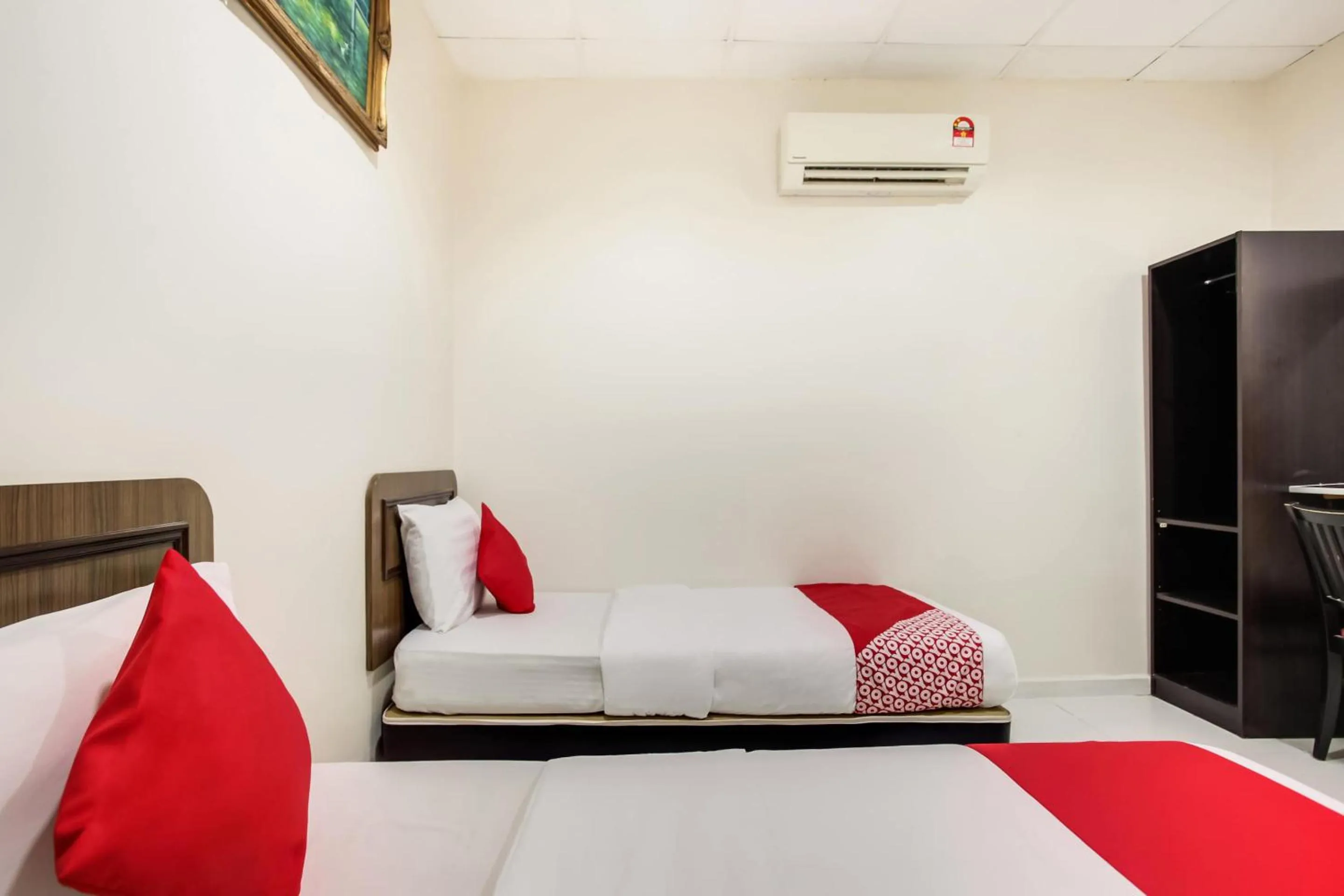 Standard Twin Room in Super OYO 89427 Kavanas Hotel Taiping