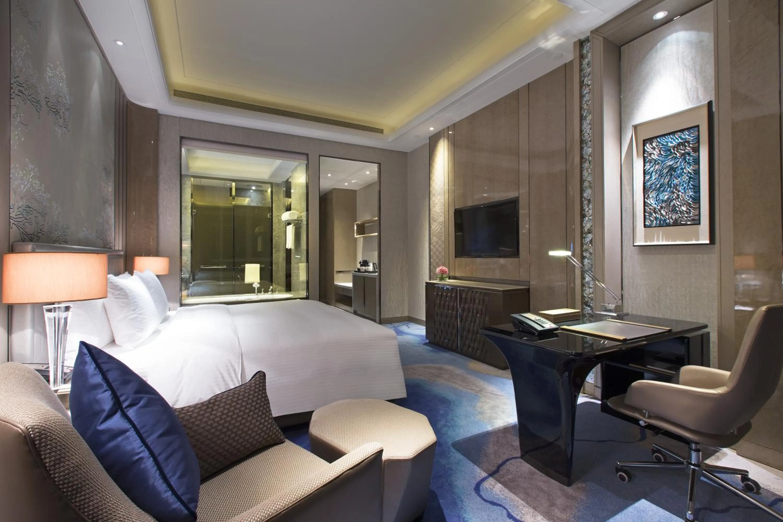 Superior King Room with Sea View in Pullman Yantai Center