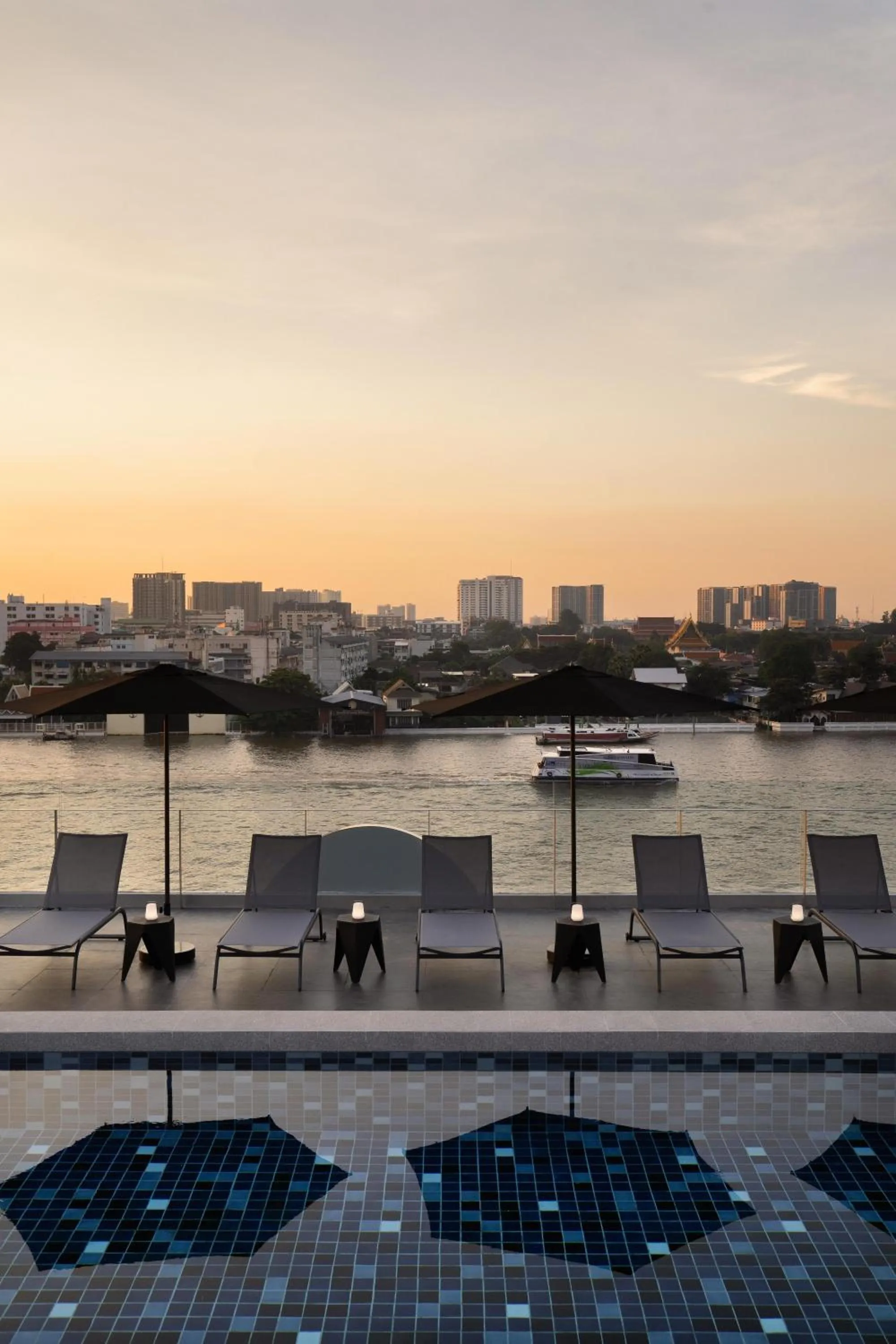 The StandardX, Bangkok Phra Arthit