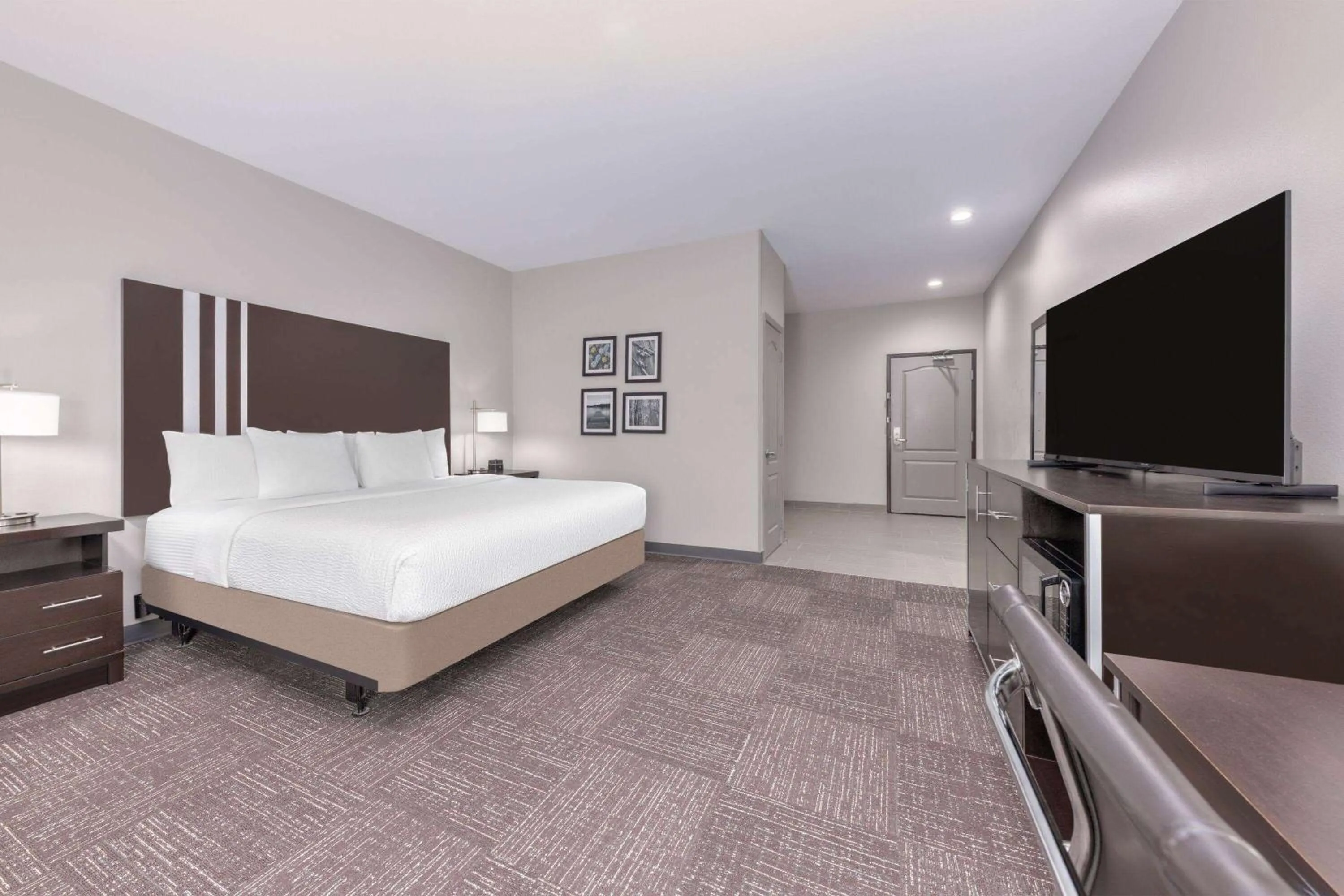 King Room with Bath Tub - Mobility/Hearing Accessible - Non-Smoking in La Quinta by Wyndham Tyler - University Area