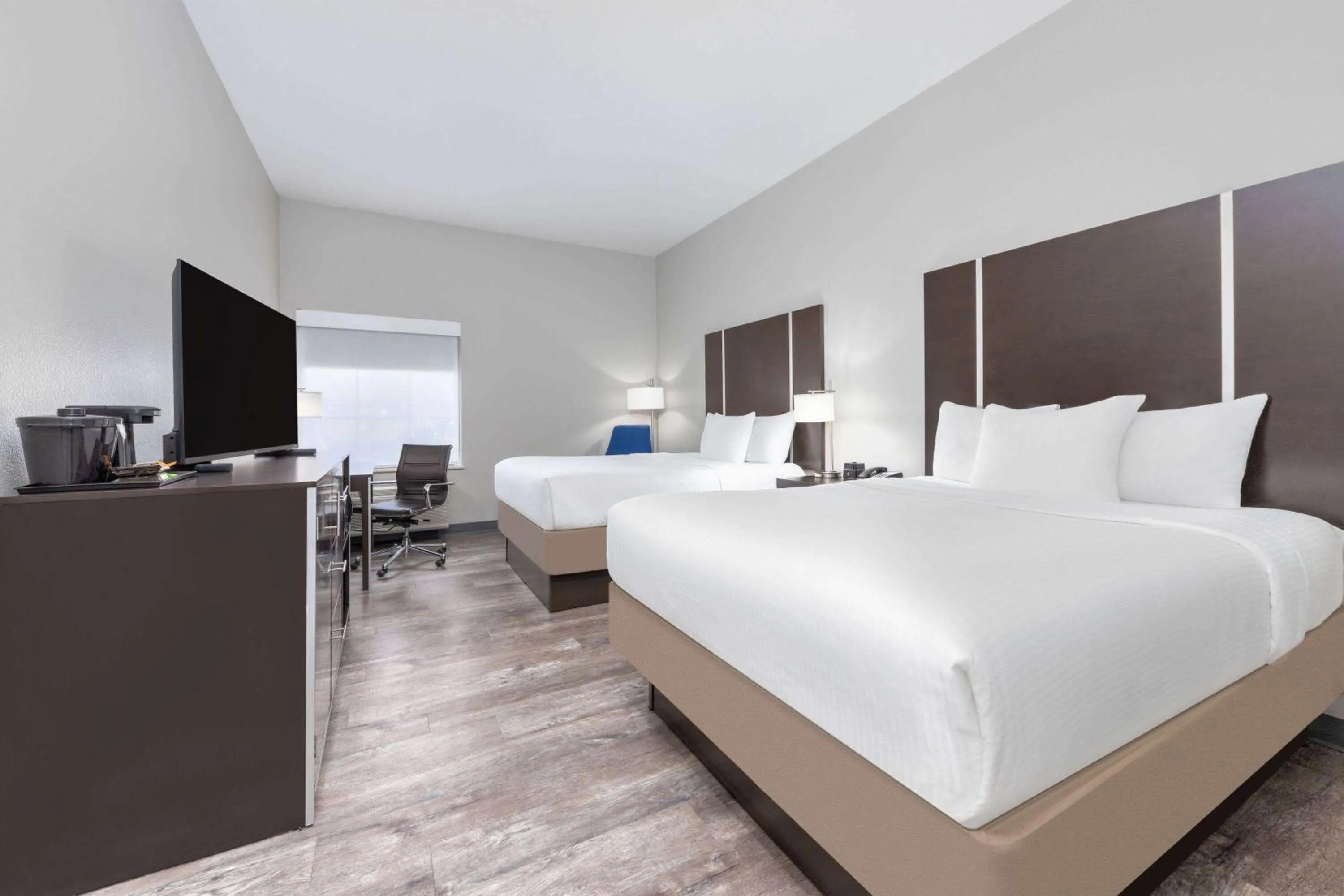 Queen Room with Two Queen Beds - Non-Smoking in La Quinta by Wyndham Tyler - University Area