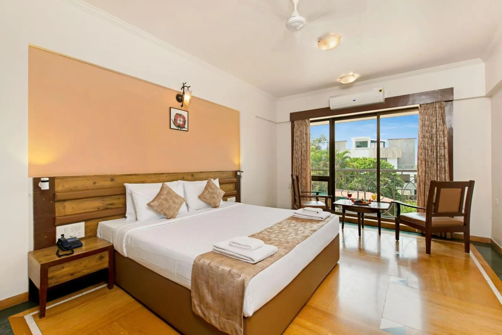 Double Room with Pool View - single occupancy in Hotel Sapphire