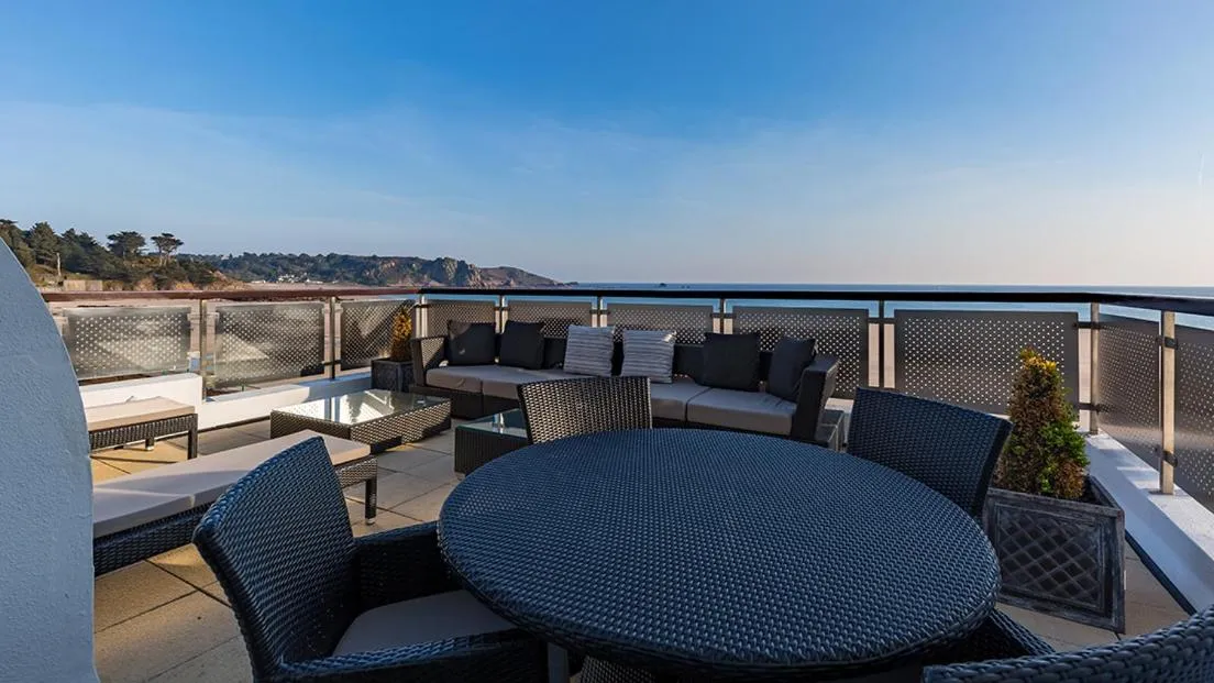 Superior Suite in L’Horizon Beach Hotel & Spa