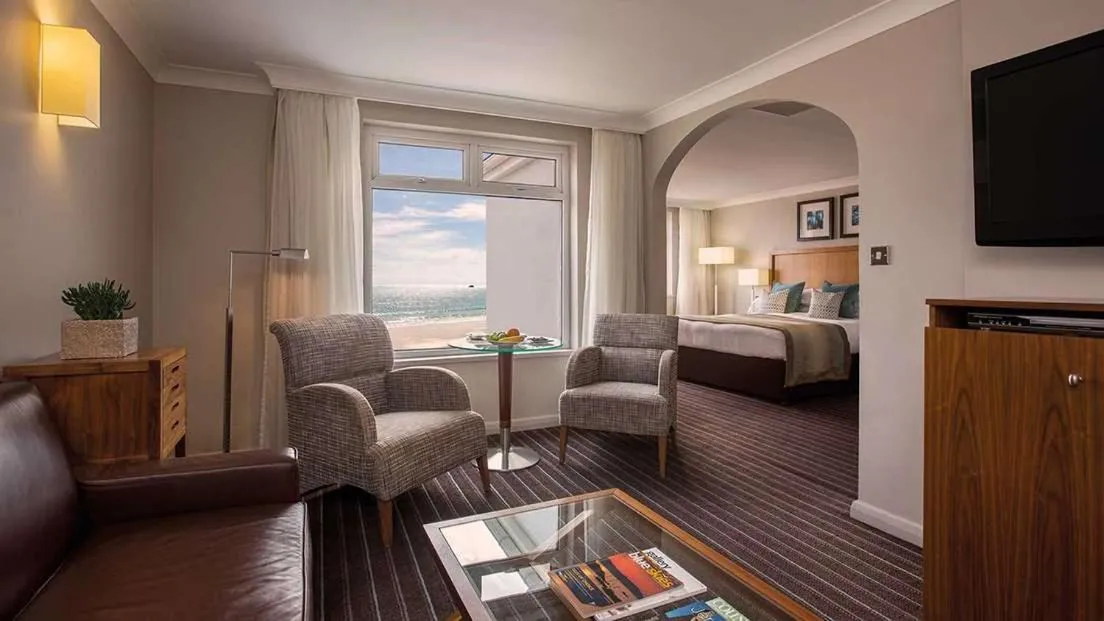 Suite with Sea View in L’Horizon Beach Hotel & Spa