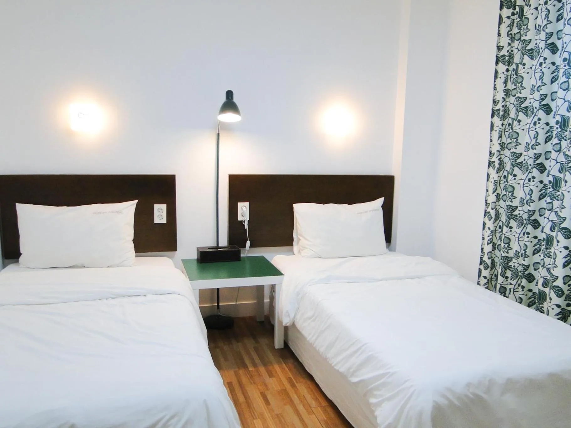 Twin Room with Private Bathroom in Ekonomy Haeundae Hostel