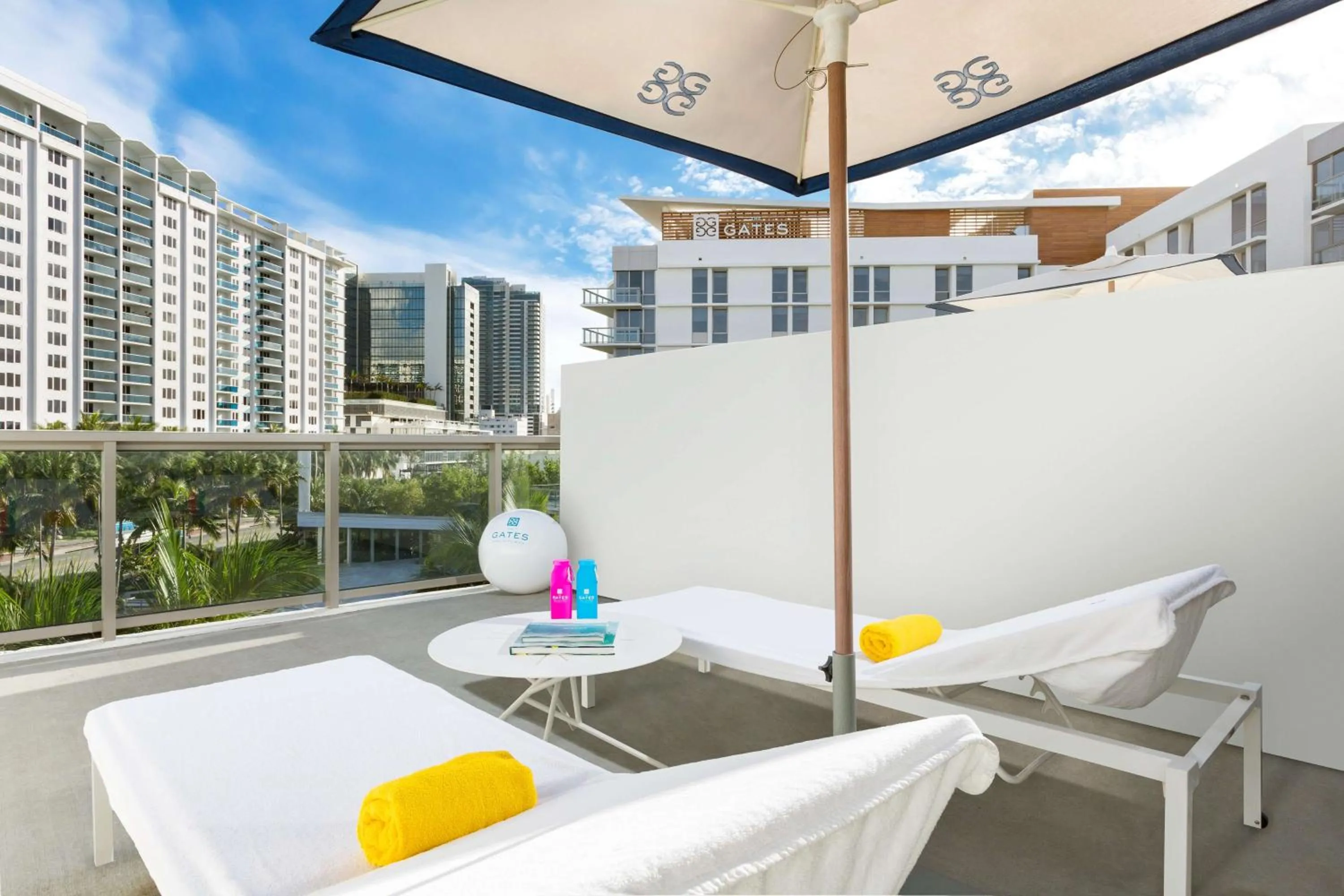 	 1 KING TERRACE POOL VIEW - ADA ACCESSIBLE in The Gates Hotel South Beach