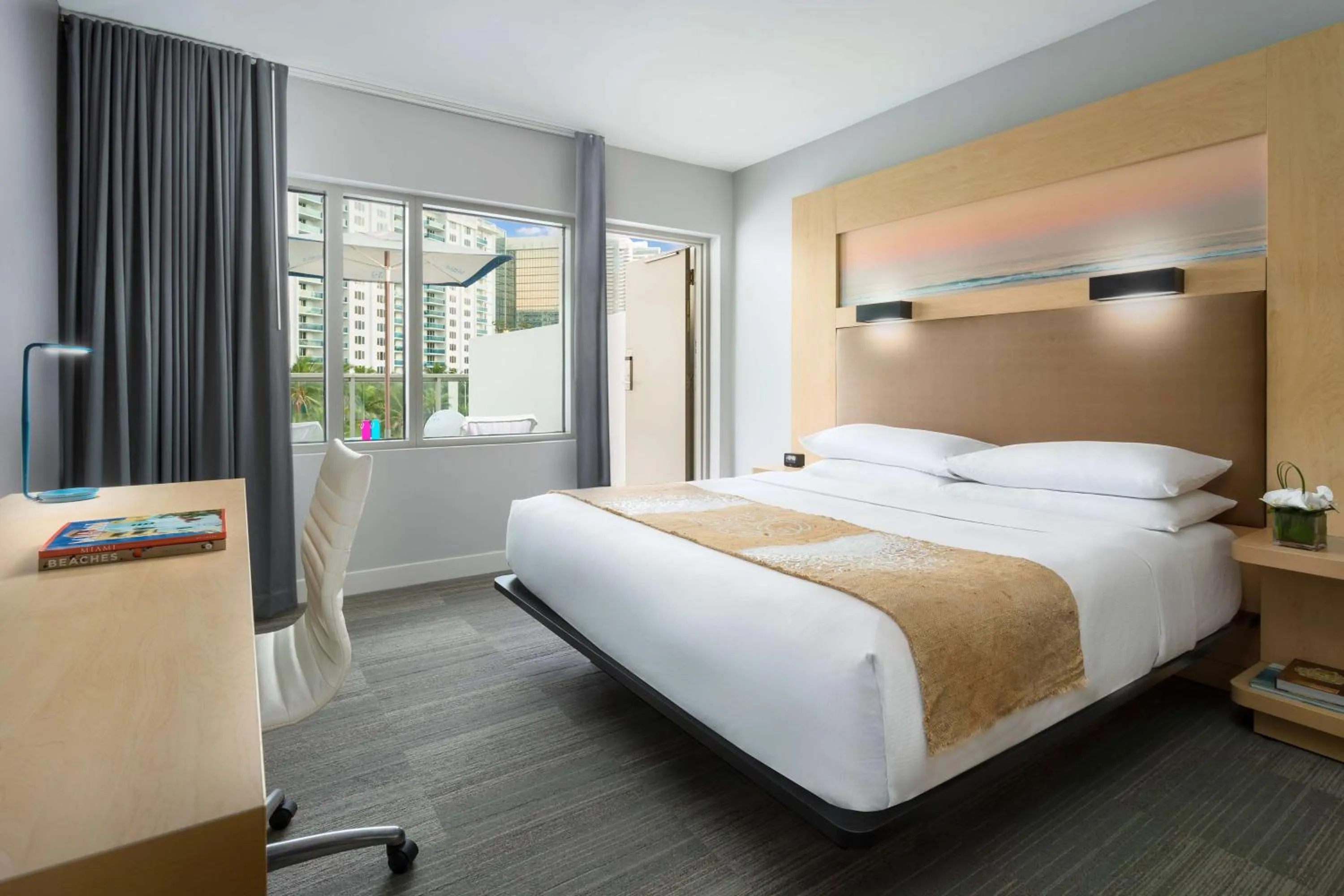 1 KING BED TERRACE POOL VIEW in The Gates Hotel South Beach