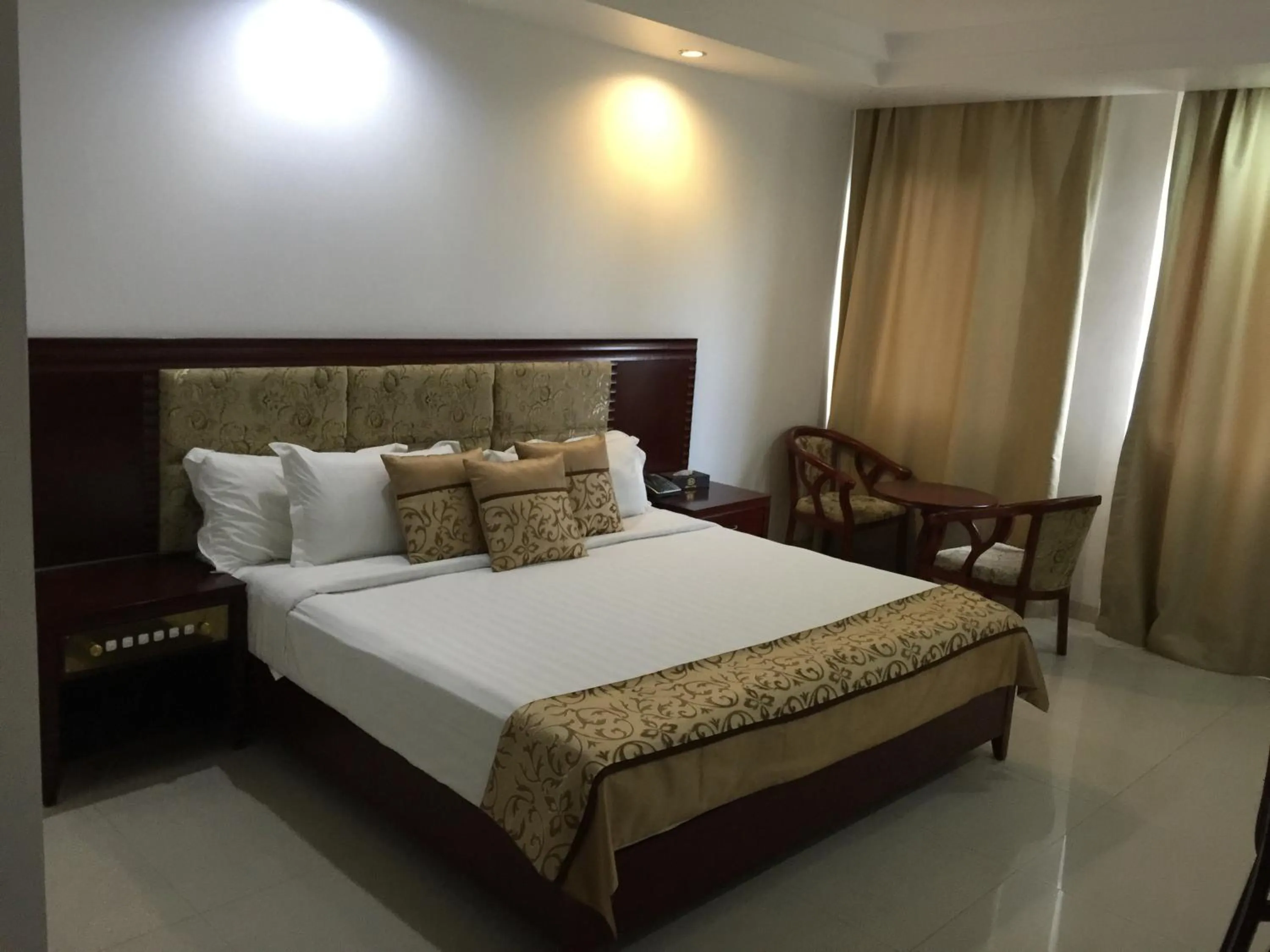 King Room with Garden View in Emerald Hotel & Restaurant