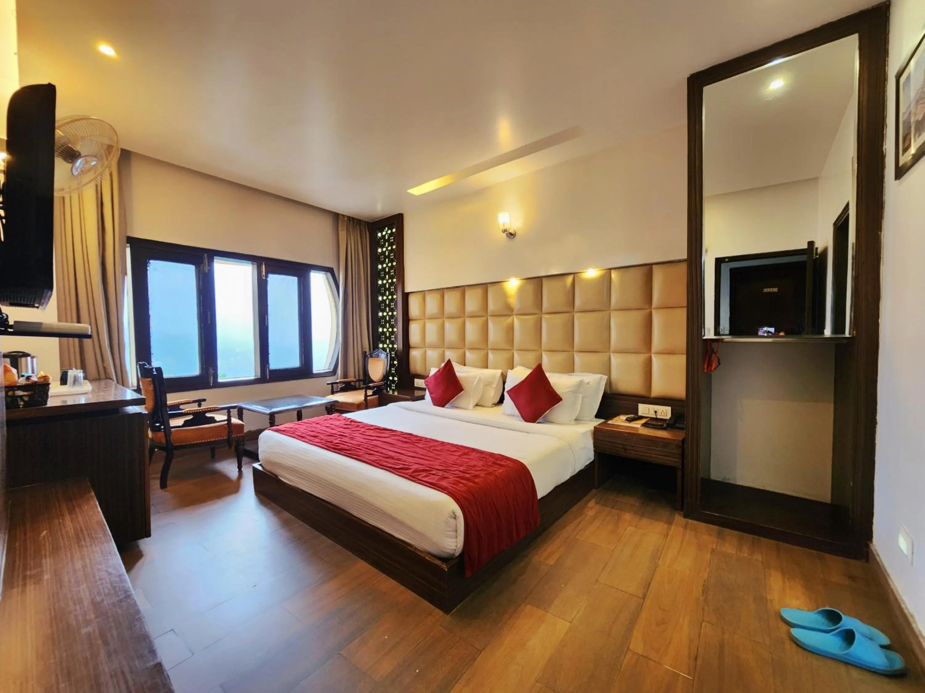 Luxury Double Room in Hotel Surya Shimla