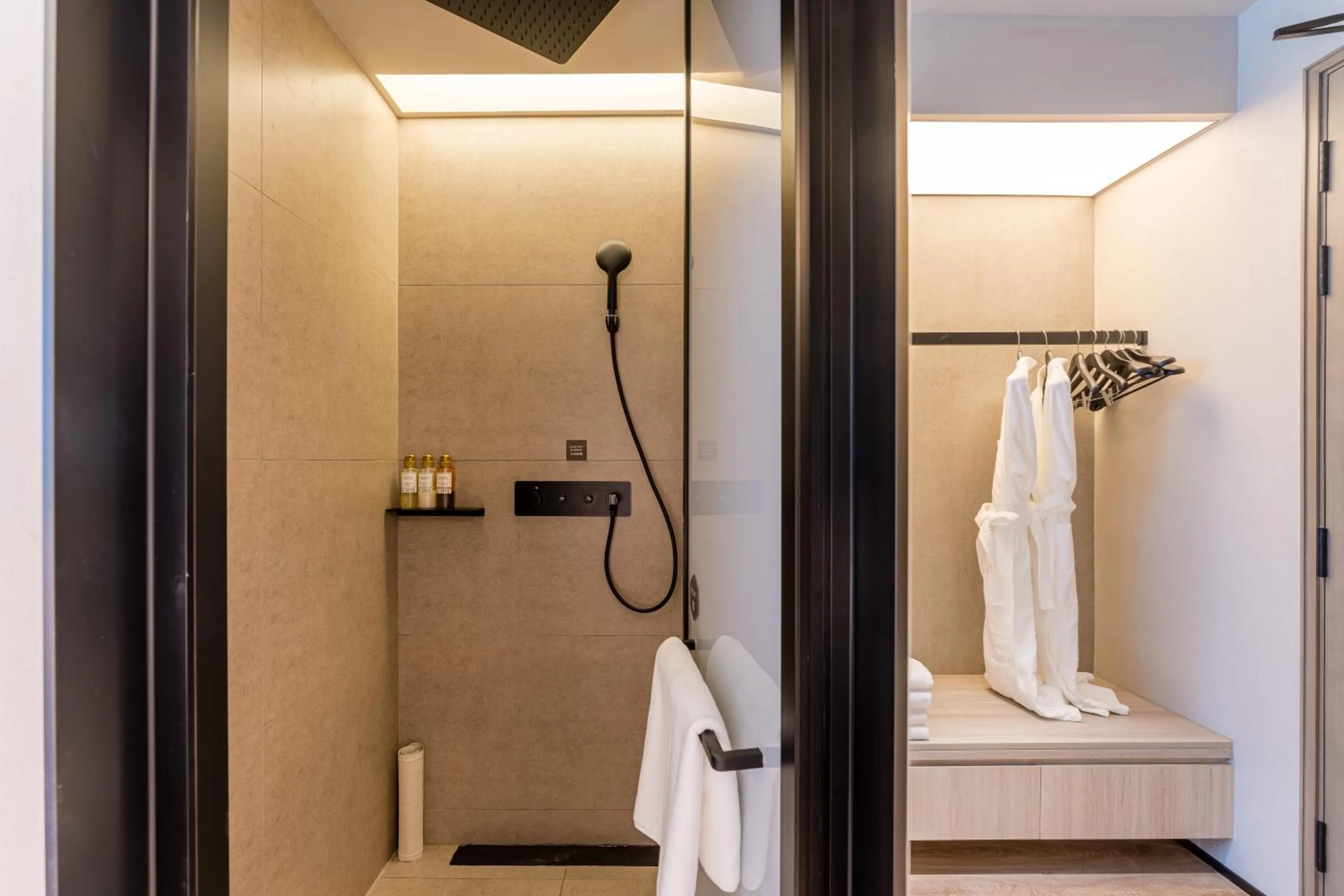 Deluxe Queen Room in Crystal Hotel Shanghai North Sichuan Road on the Bund