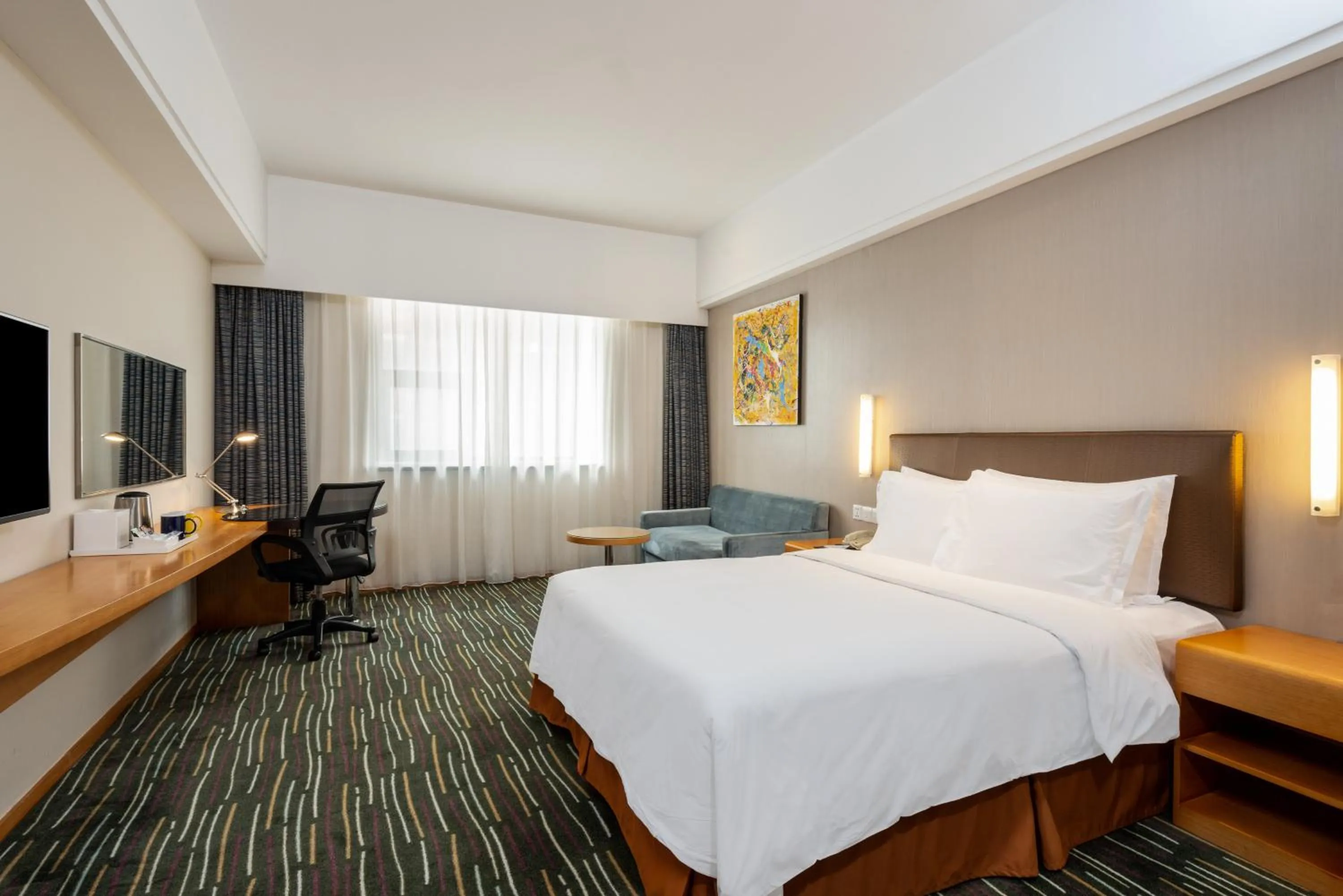 Standard Queen Room in Holiday Inn Express Shanghai New Jinqiao by IHG
