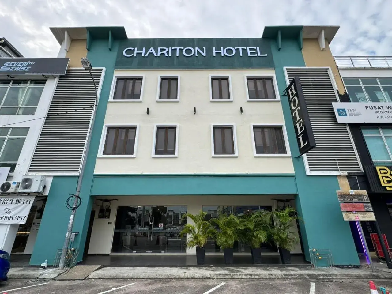 Chariton Hotel Nusa Bestari Chariton Hotel Nusa Bestari