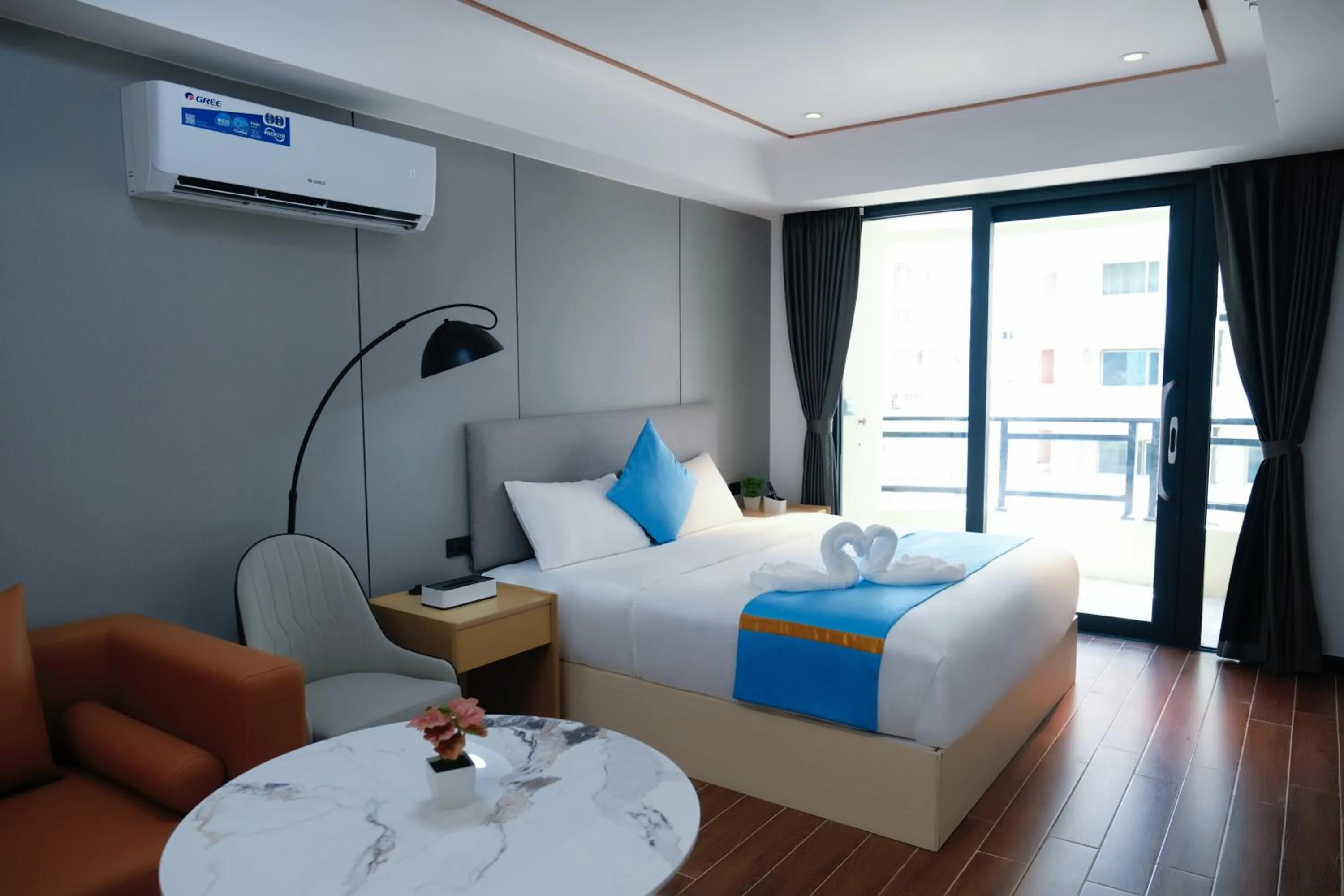 Double Room with Balcony (2 Adults + 1 Child) in Golden Seagulls Hotel