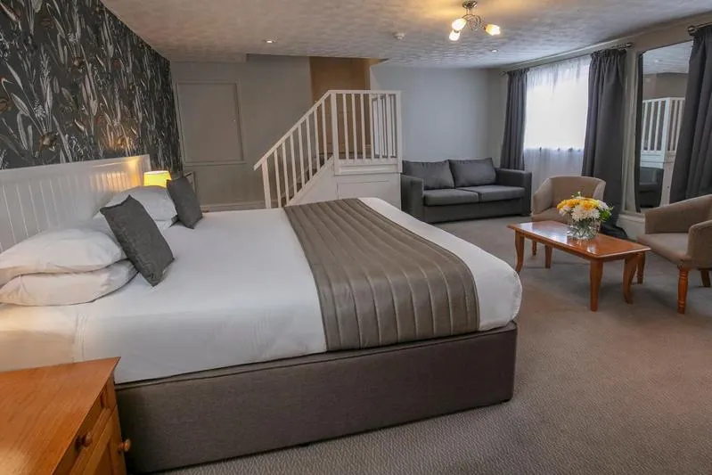 Executive Queen Room With Sofa Bed in Best Western Valley Hotel