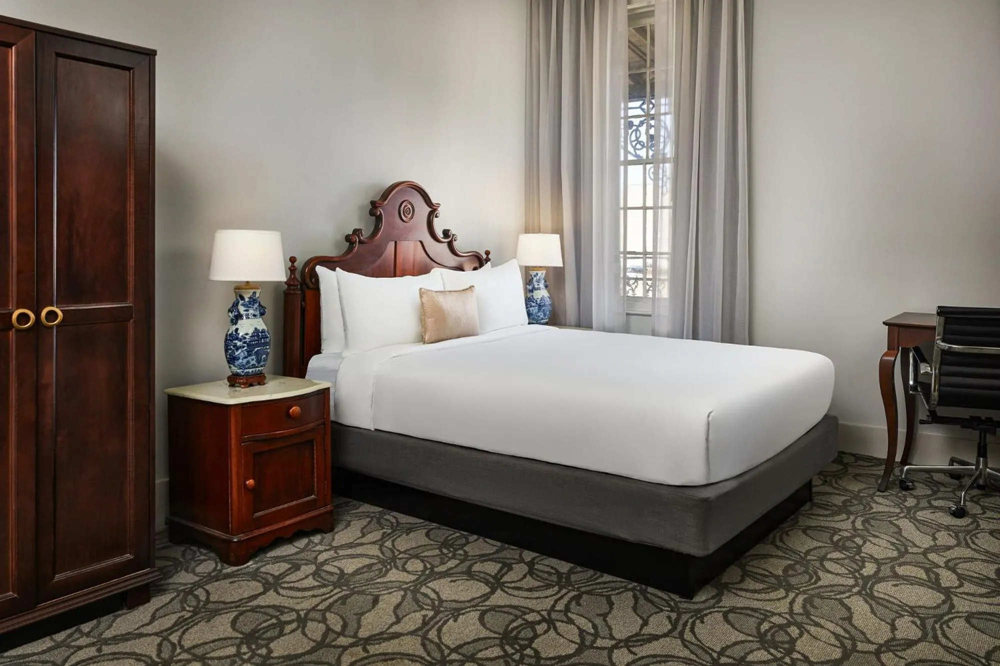 Queen Room in St James Hotel Selma