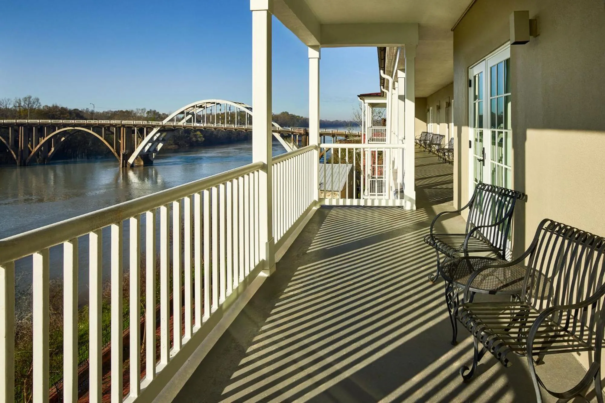 Queen Room with Balcony and River View in St James Hotel Selma