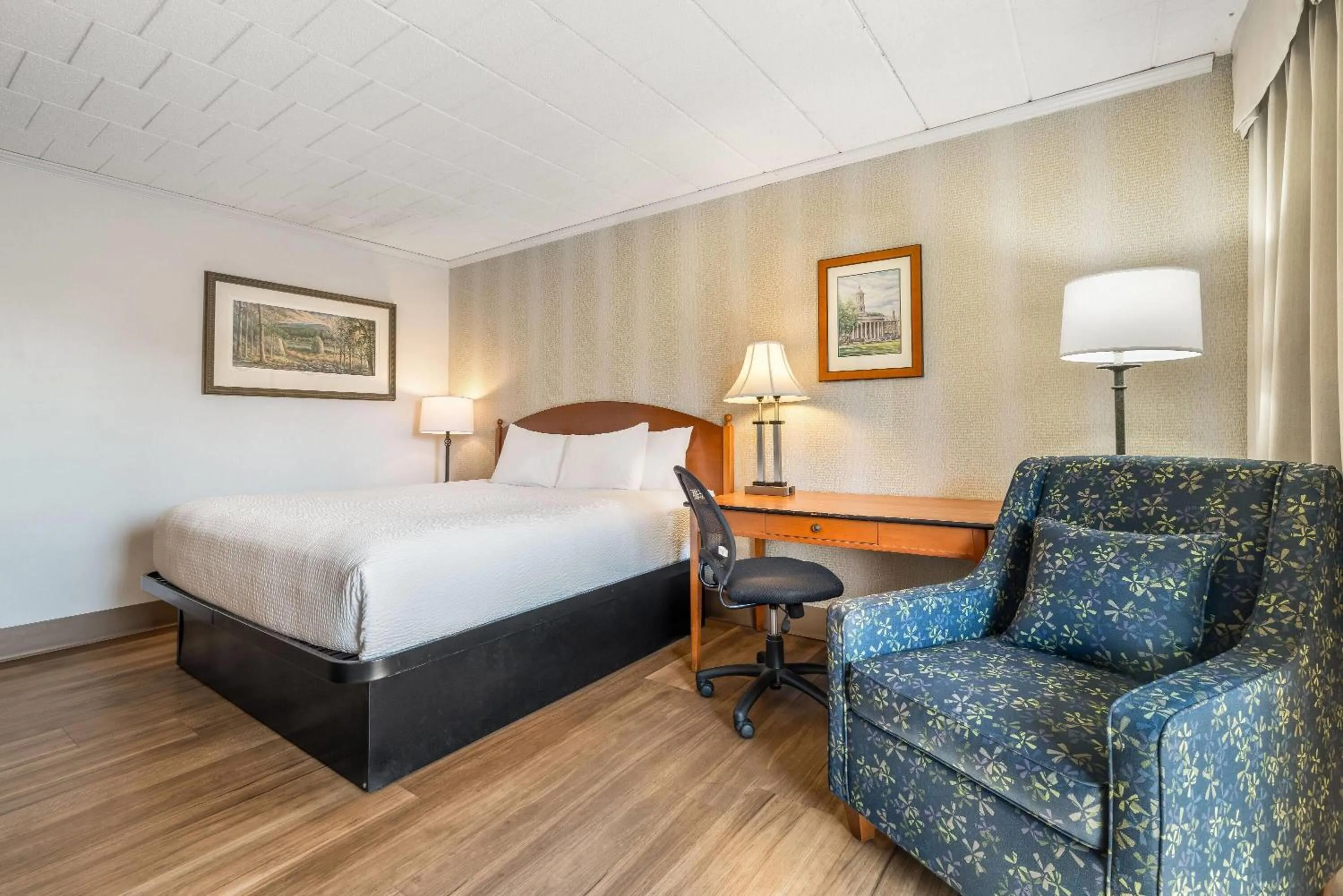 King Room with Exterior Entrance - Non-Smoking in Ramada by Wyndham State College Hotel & Conference Center