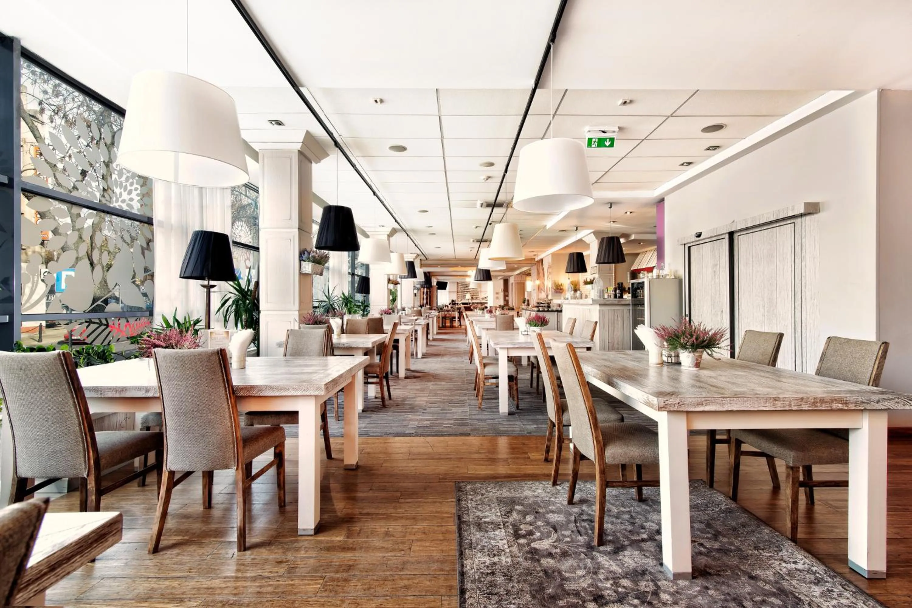 Restaurant/places to eat in Hotel Victoria