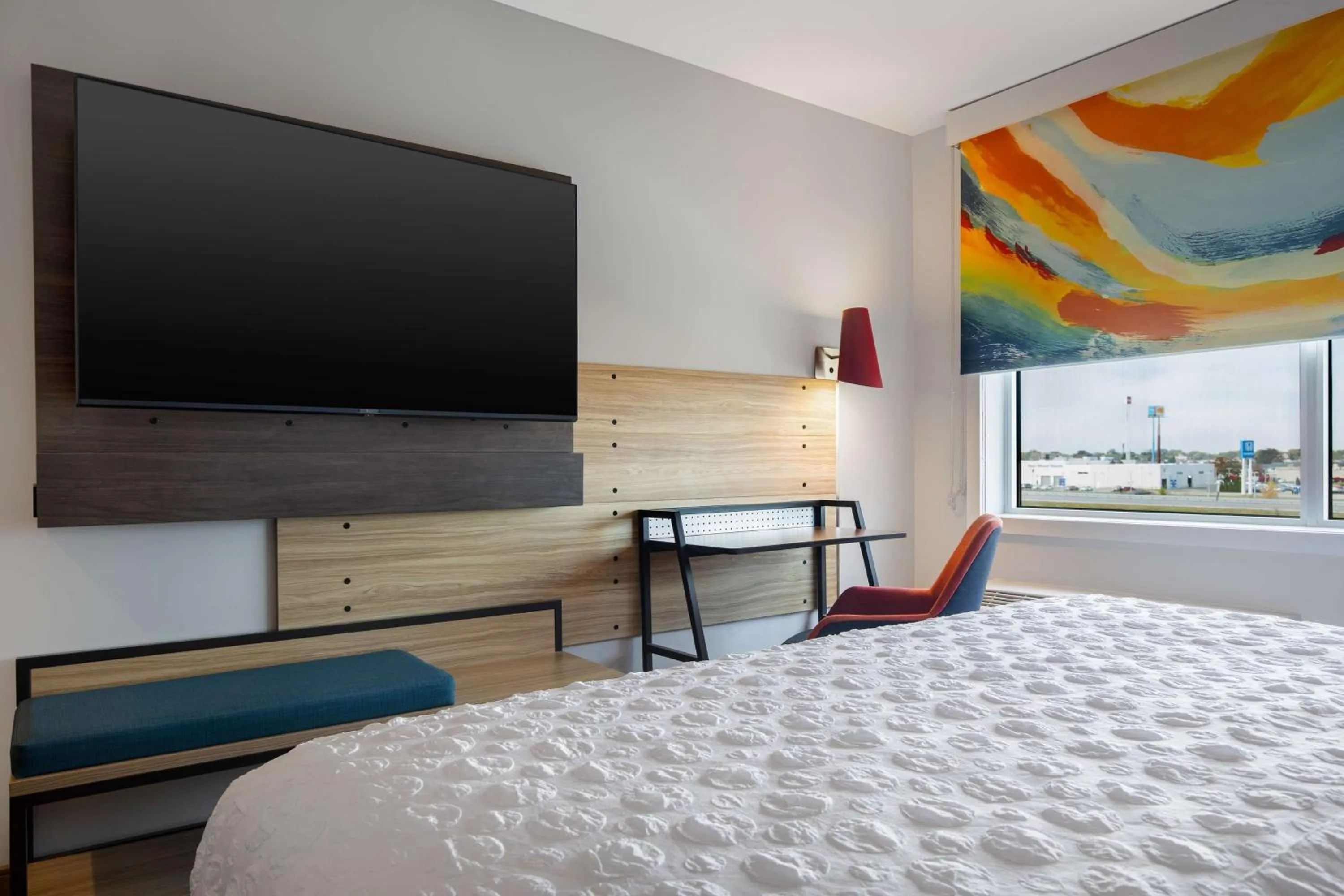 King Room with Walk-In Shower in Tru By Hilton Anderson