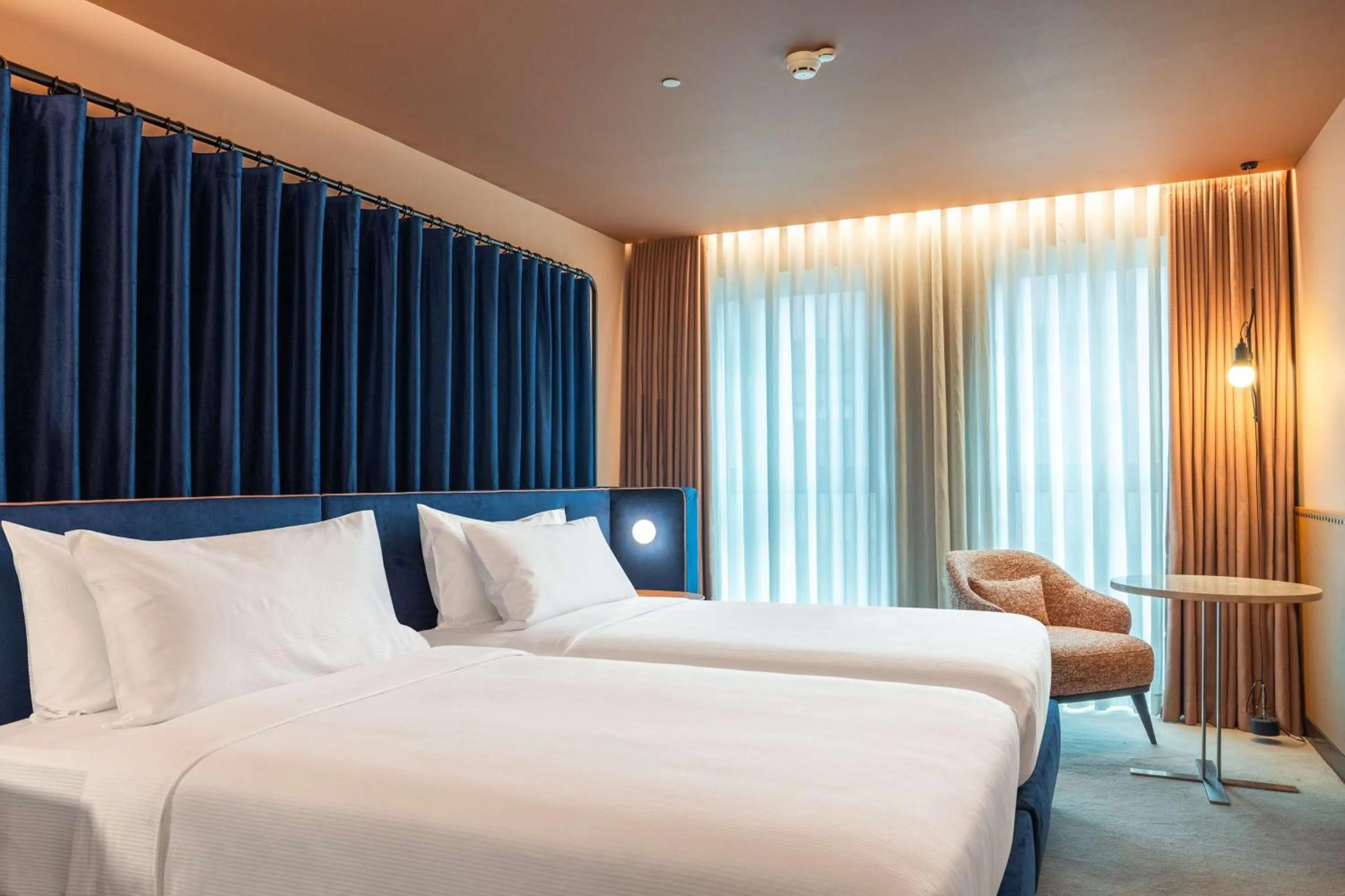 Deluxe Twin Room in Cenica Porto Hotel, Curio Collection By Hilton