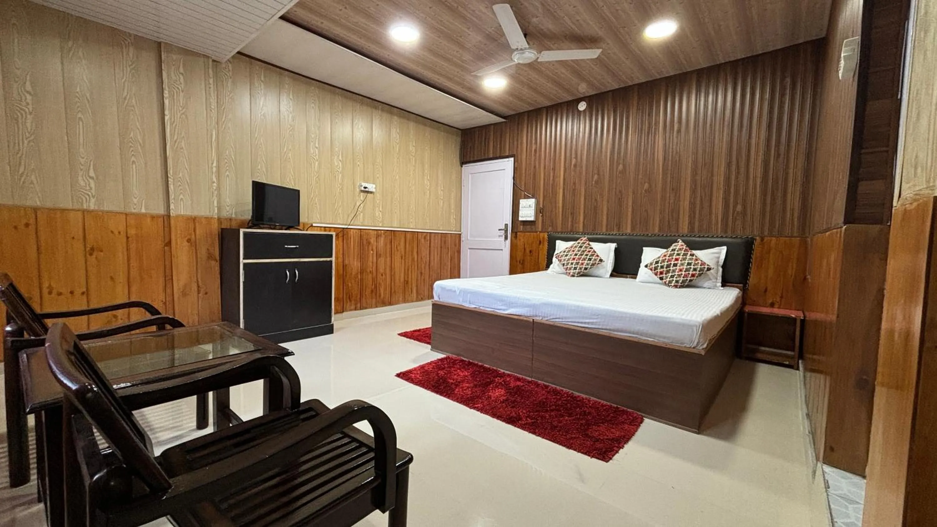Budget Room with Balcony in Hotel Ekant Lodge