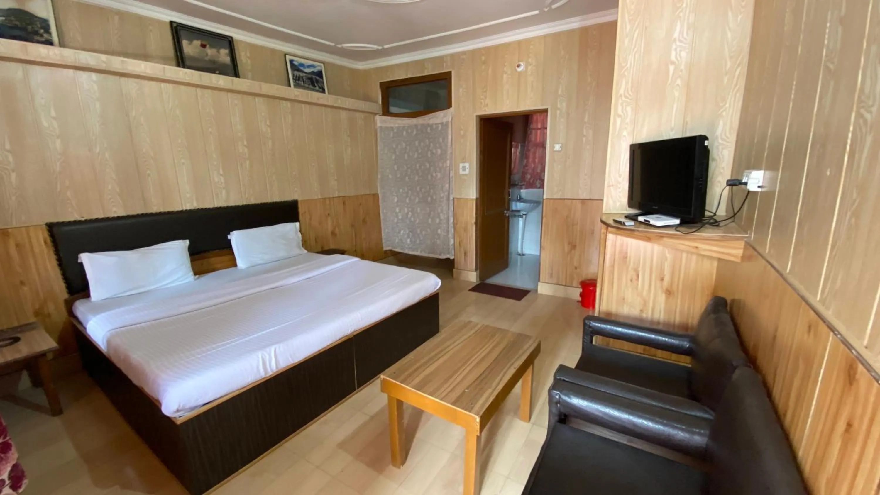 Budget Double Room without Balcony in Hotel Ekant Lodge