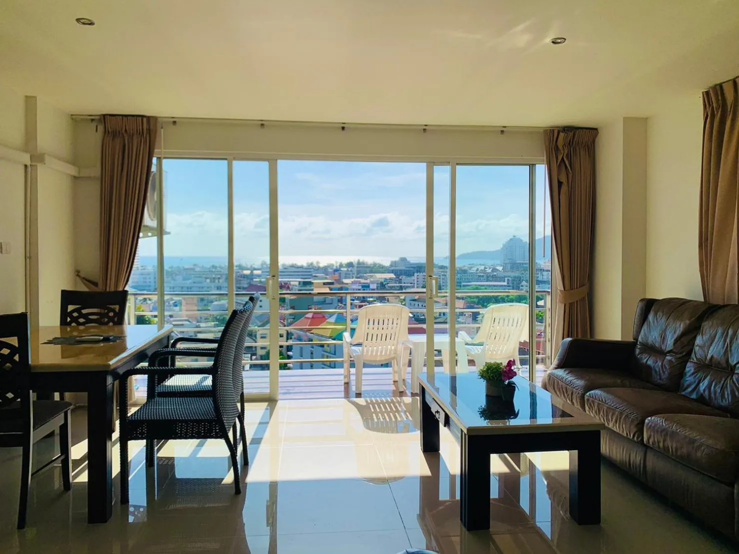 Family Room with Sea View in Ocean View Treasure Residence