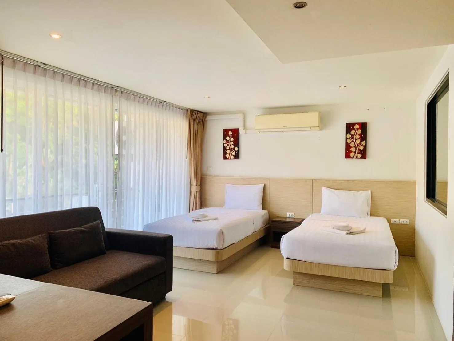 Family Room with Shared Bathroom in Ocean View Treasure Residence