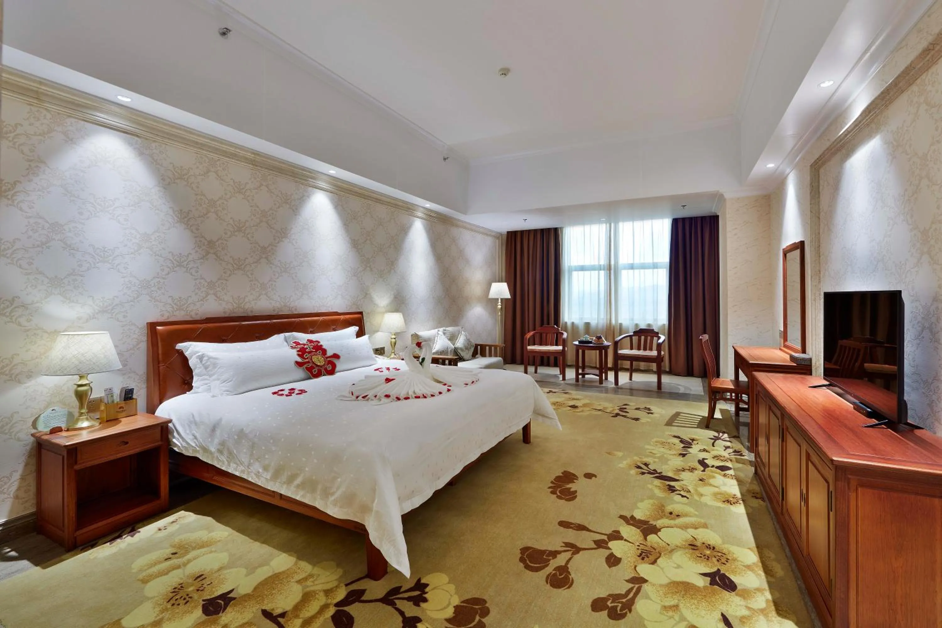Deluxe King Room in Mei Zhou Guset Hotel