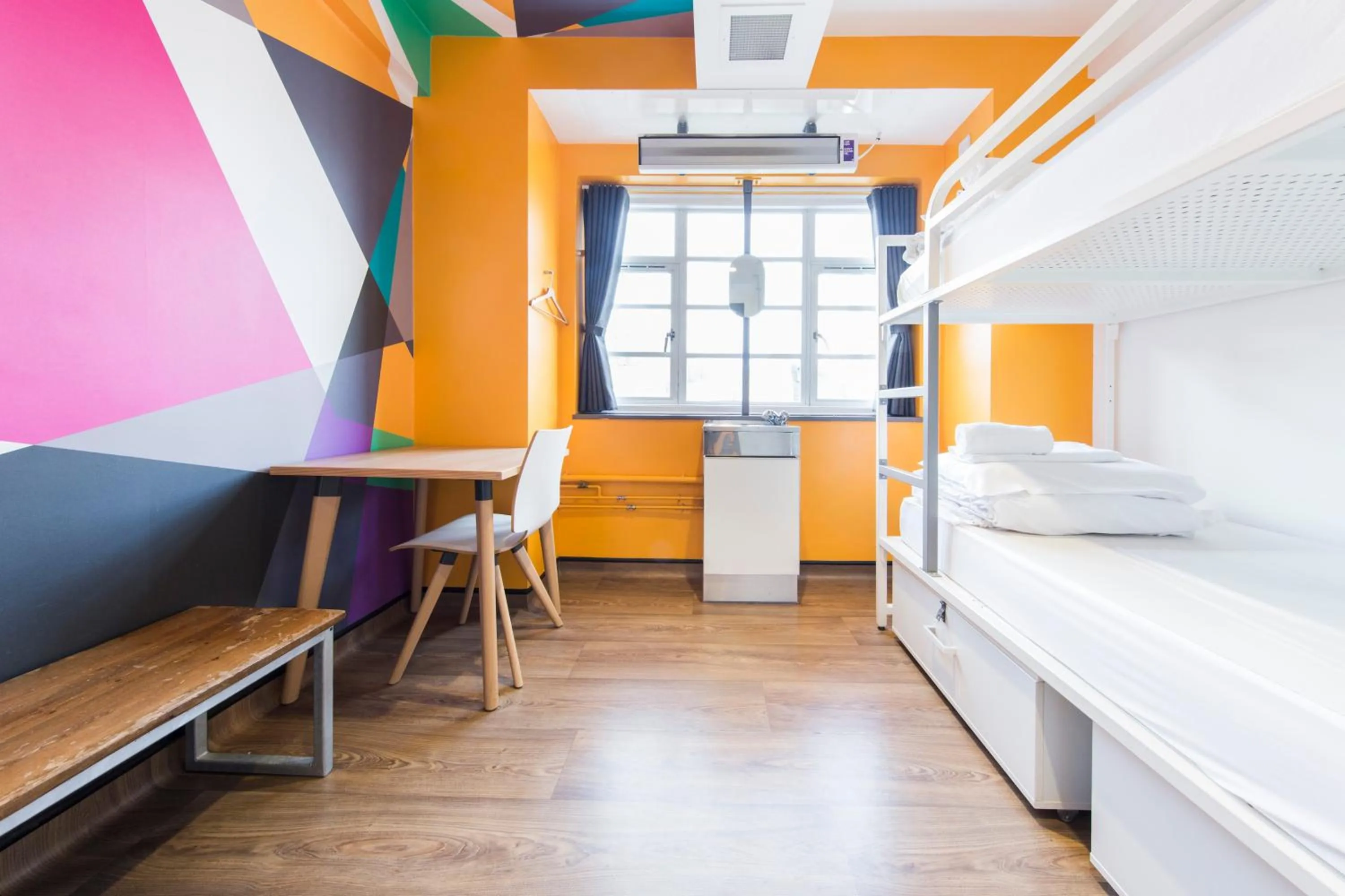 Twin - Shared Bathrooms in Generator London