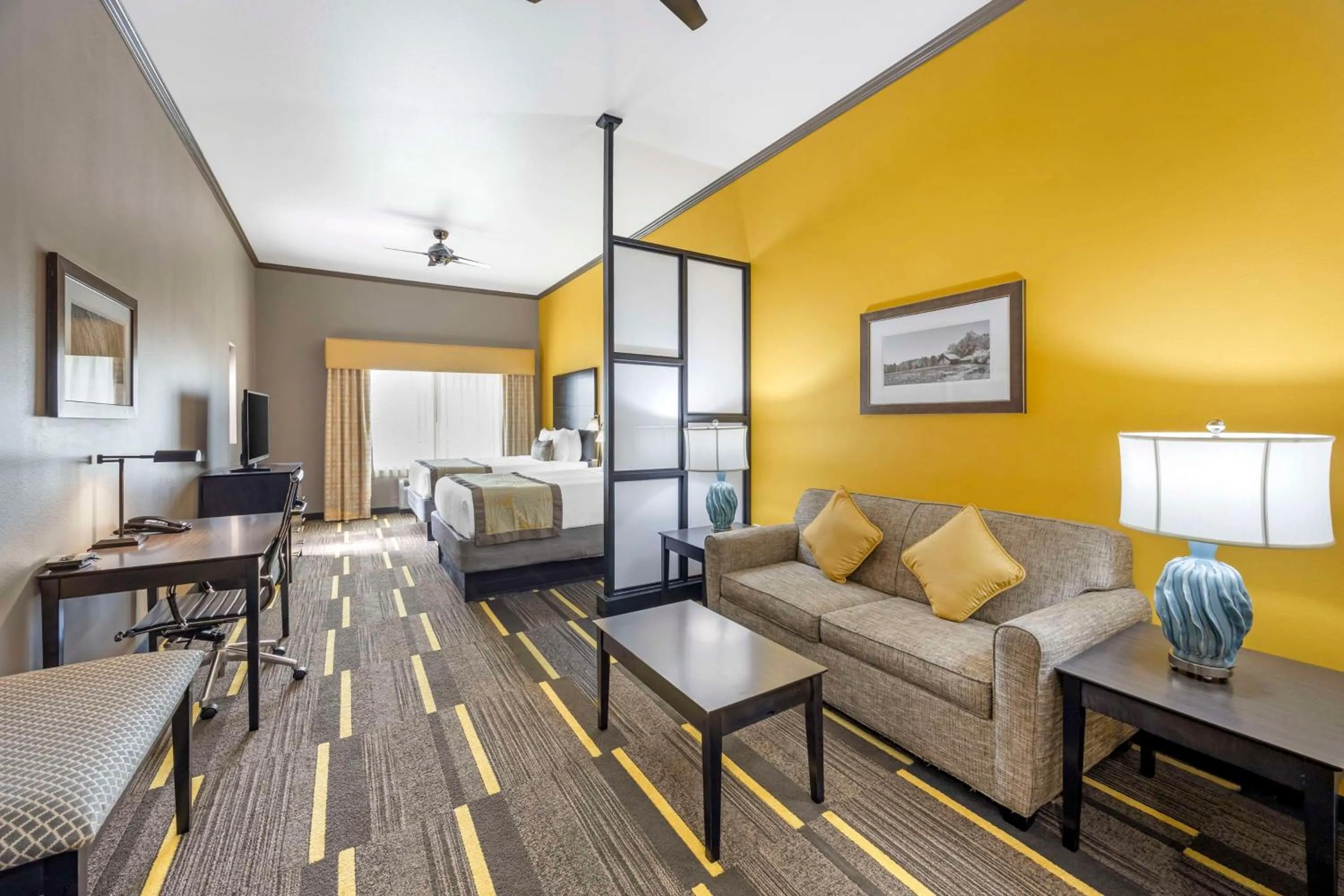 Queen Suite with Bath Tub and Sofa Bed - Mobility Accessible in Best Western Plus Emerald Inn & Suites