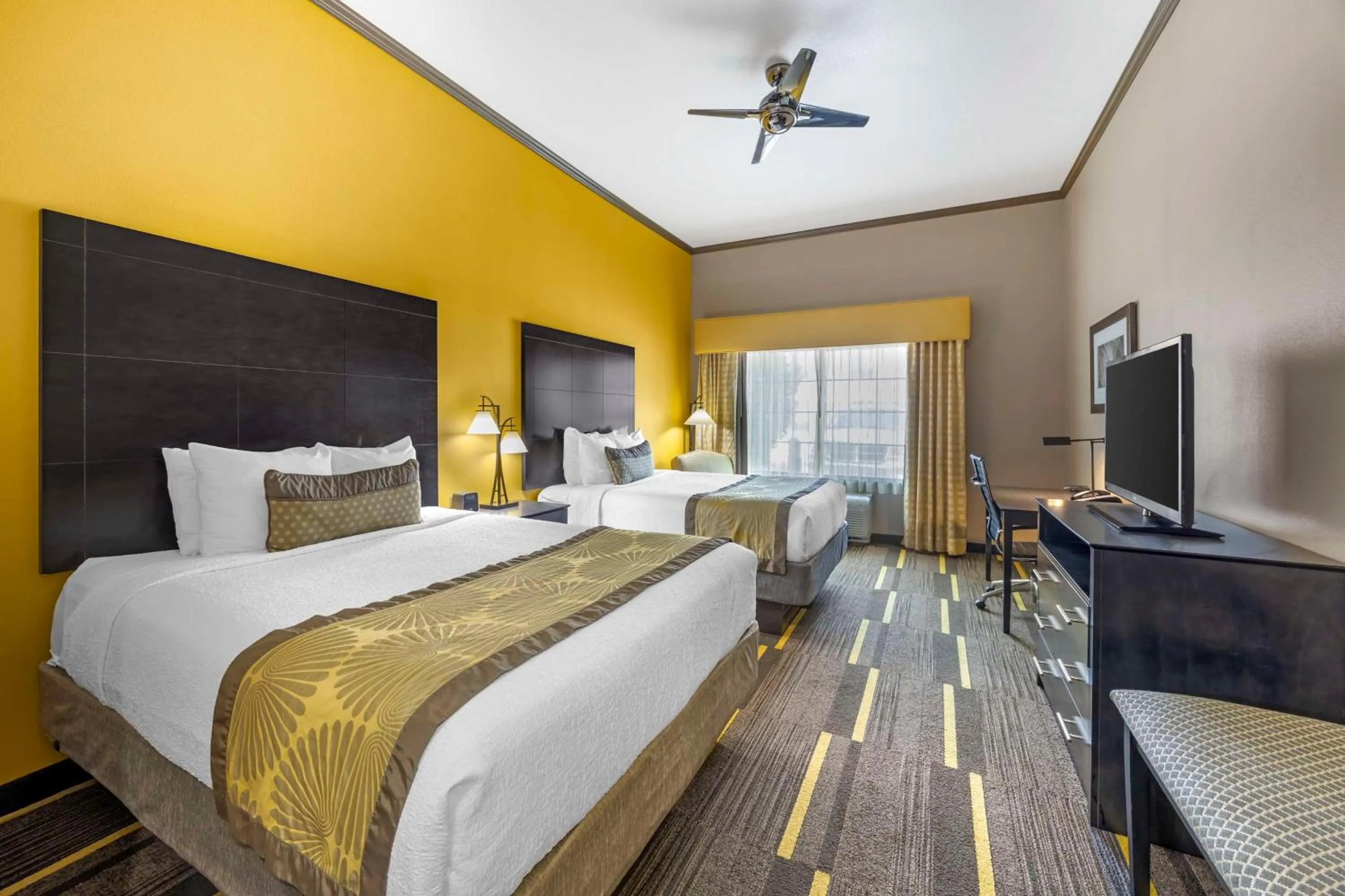 Queen Room with Two Queen Beds - Non-Smoking in Best Western Plus Emerald Inn & Suites