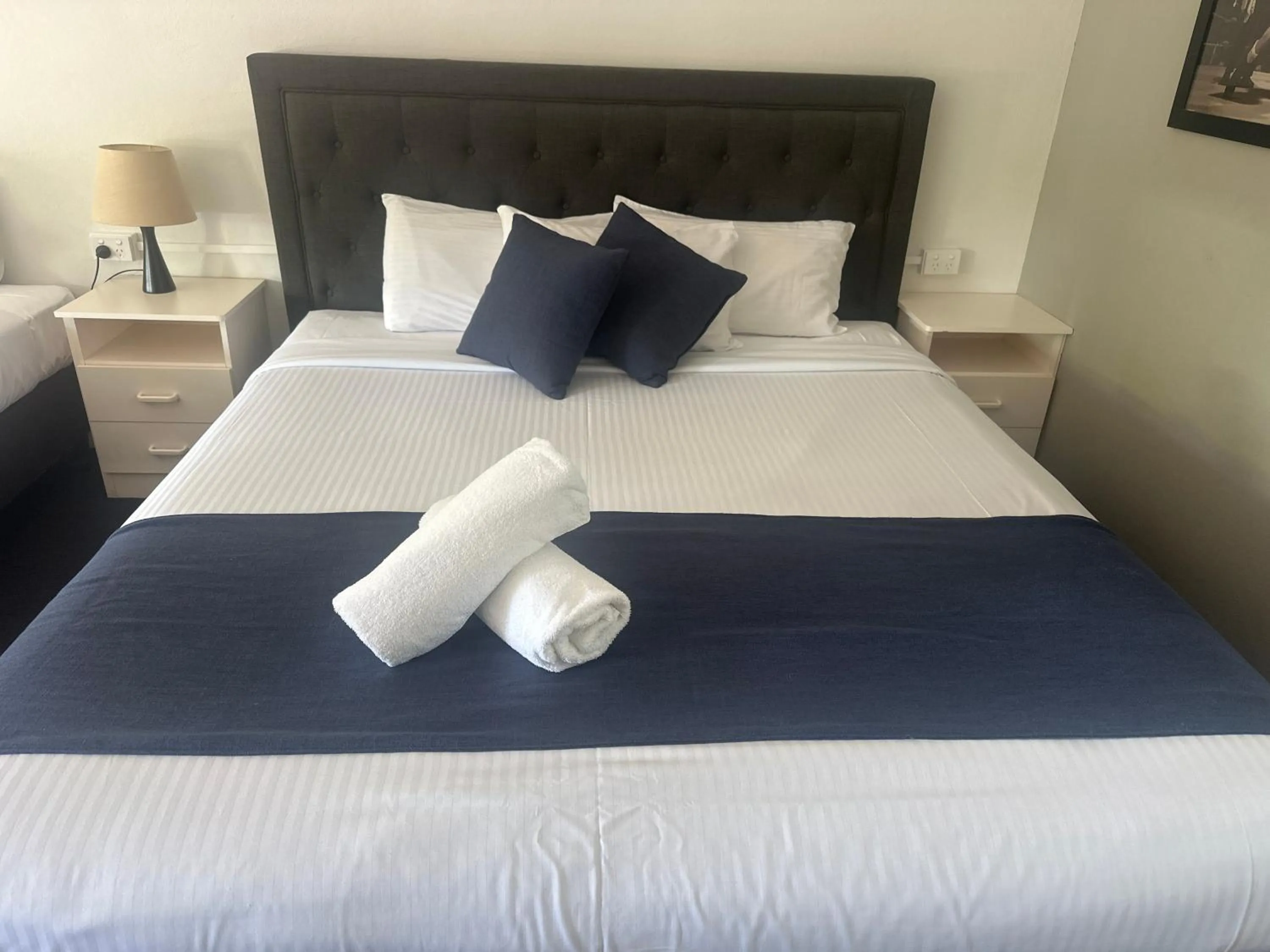 King Suite (Non Pet Friendly Room)  in Memphis Motor Inn- UNDER NEW MANAGEMENT